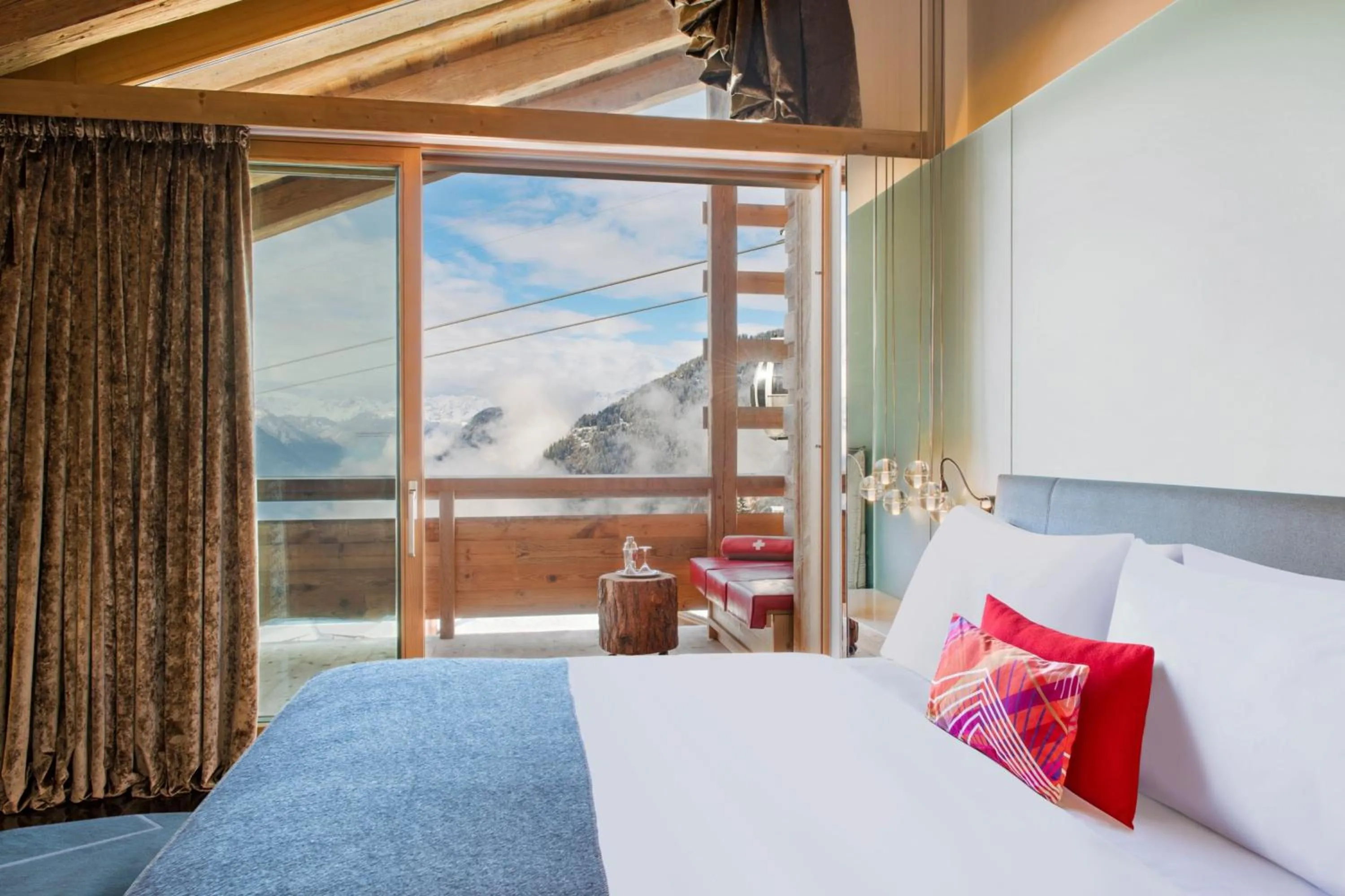 Photo of the whole room, Bed in W Verbier