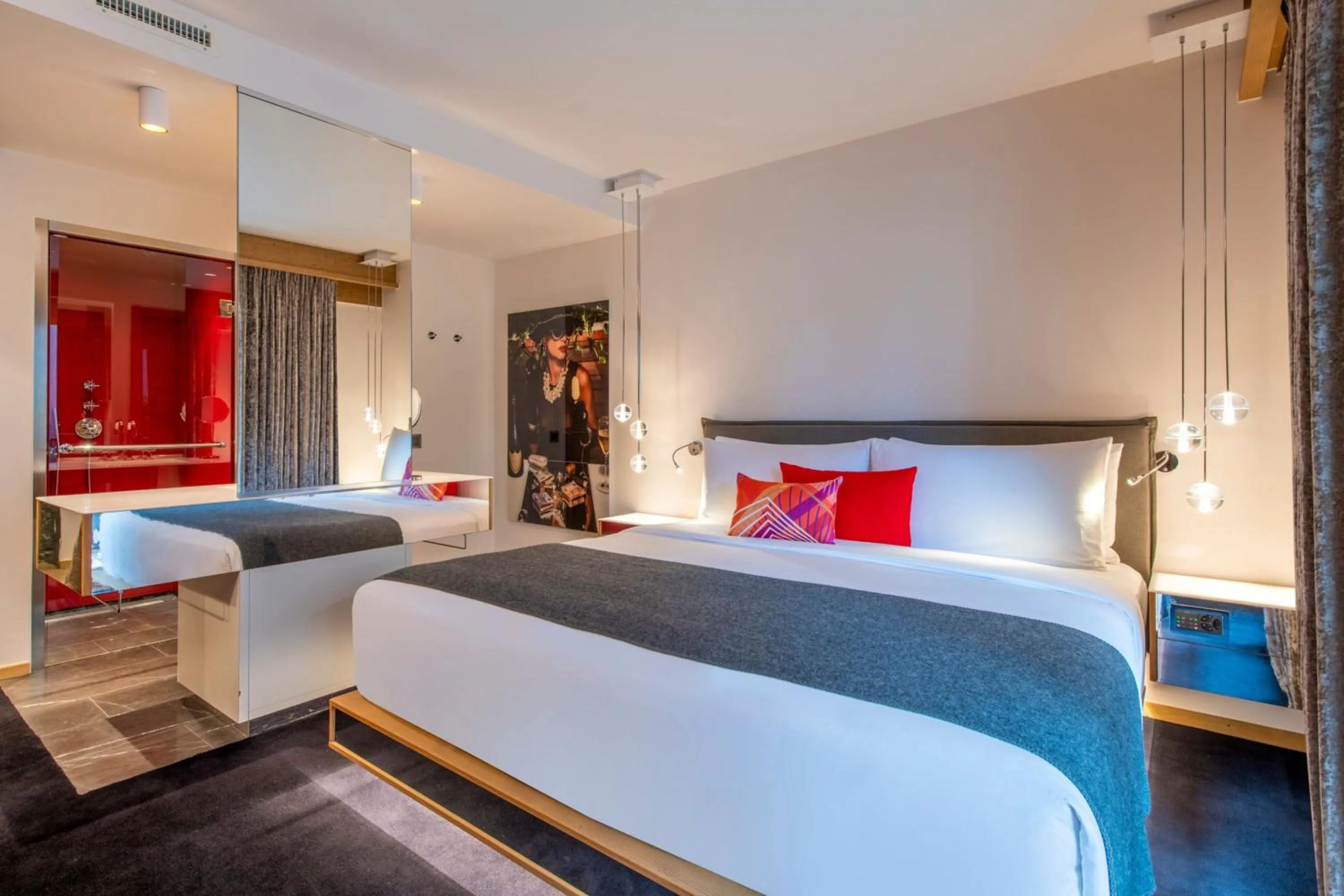 Photo of the whole room, Bed in W Verbier