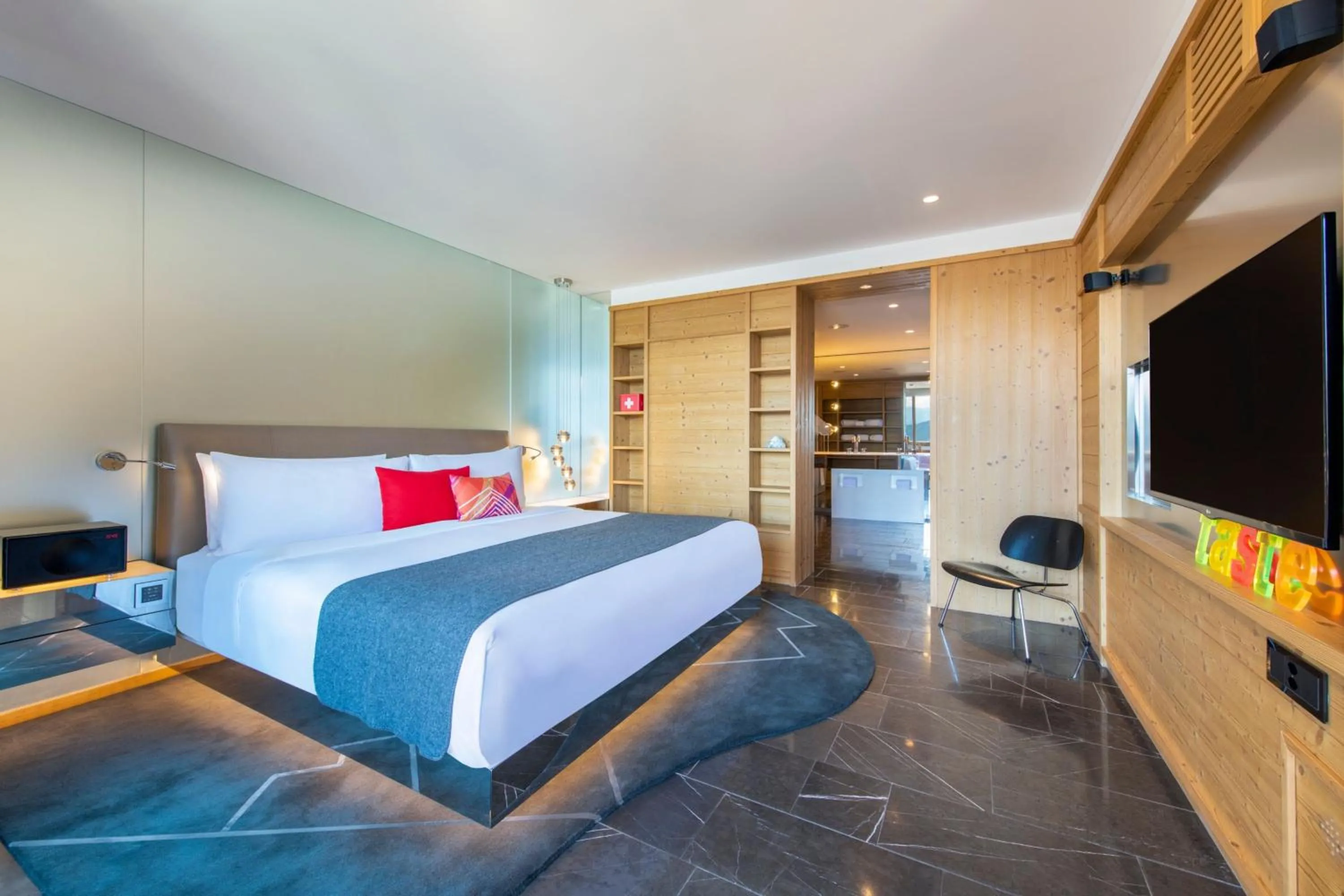 Photo of the whole room, Bed in W Verbier