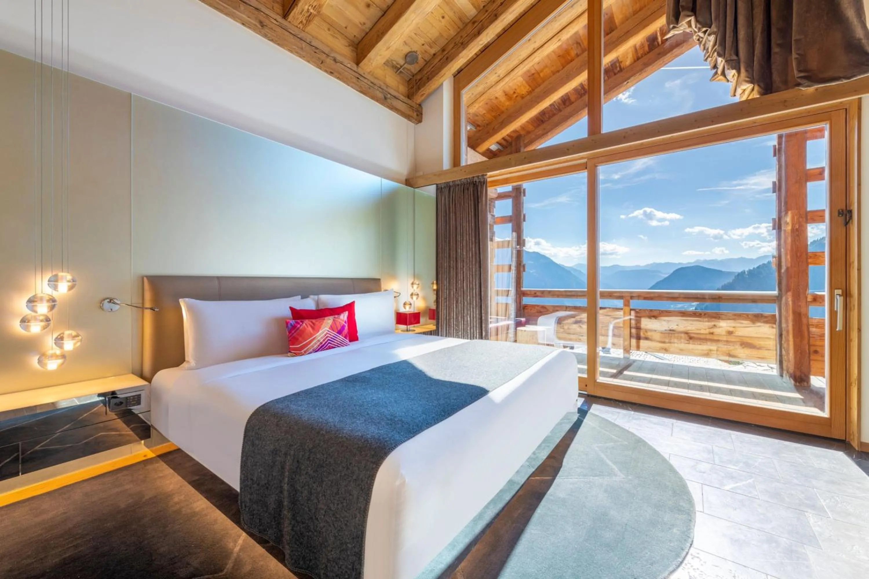 Photo of the whole room, Bed in W Verbier