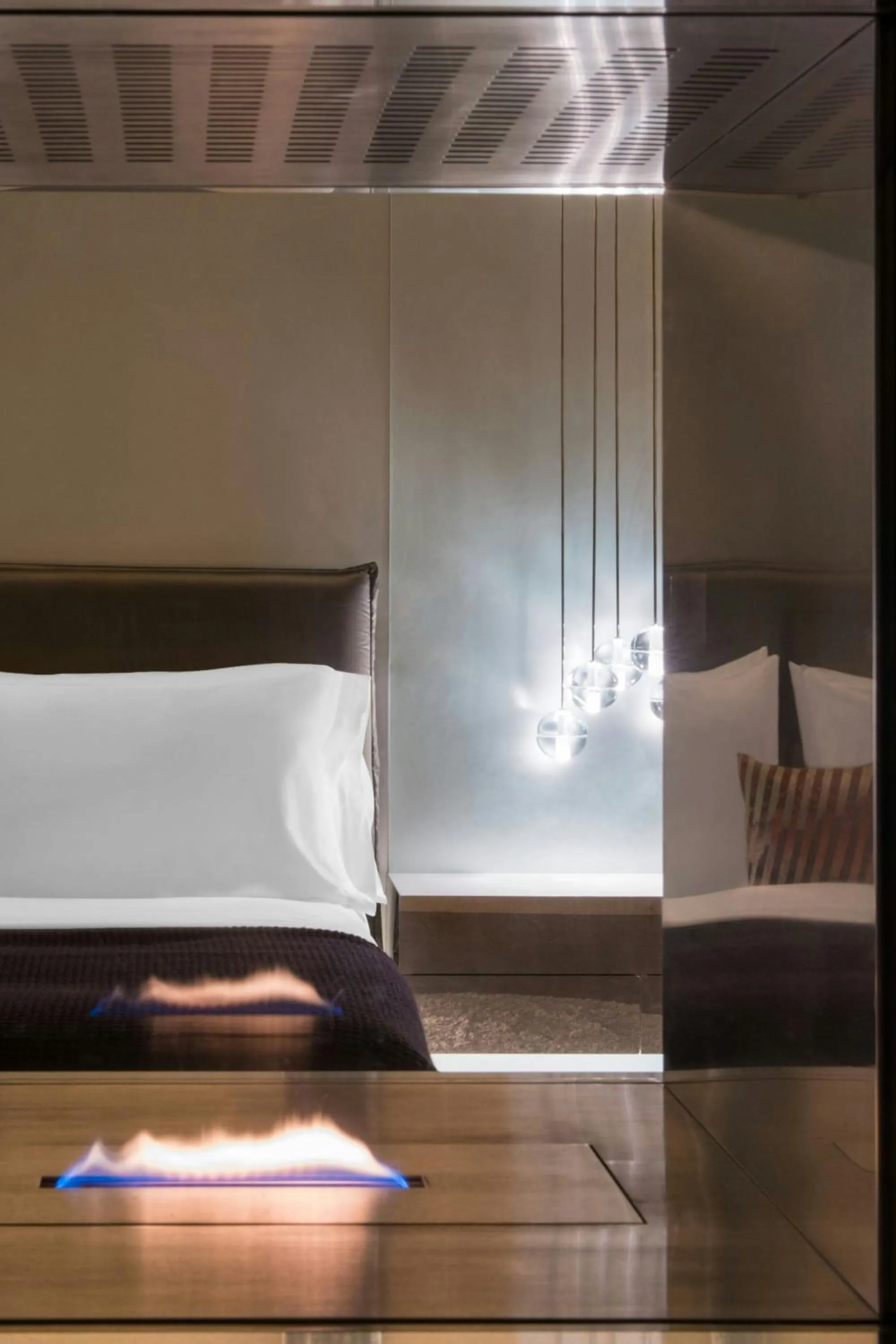 Photo of the whole room, Bed in W Verbier