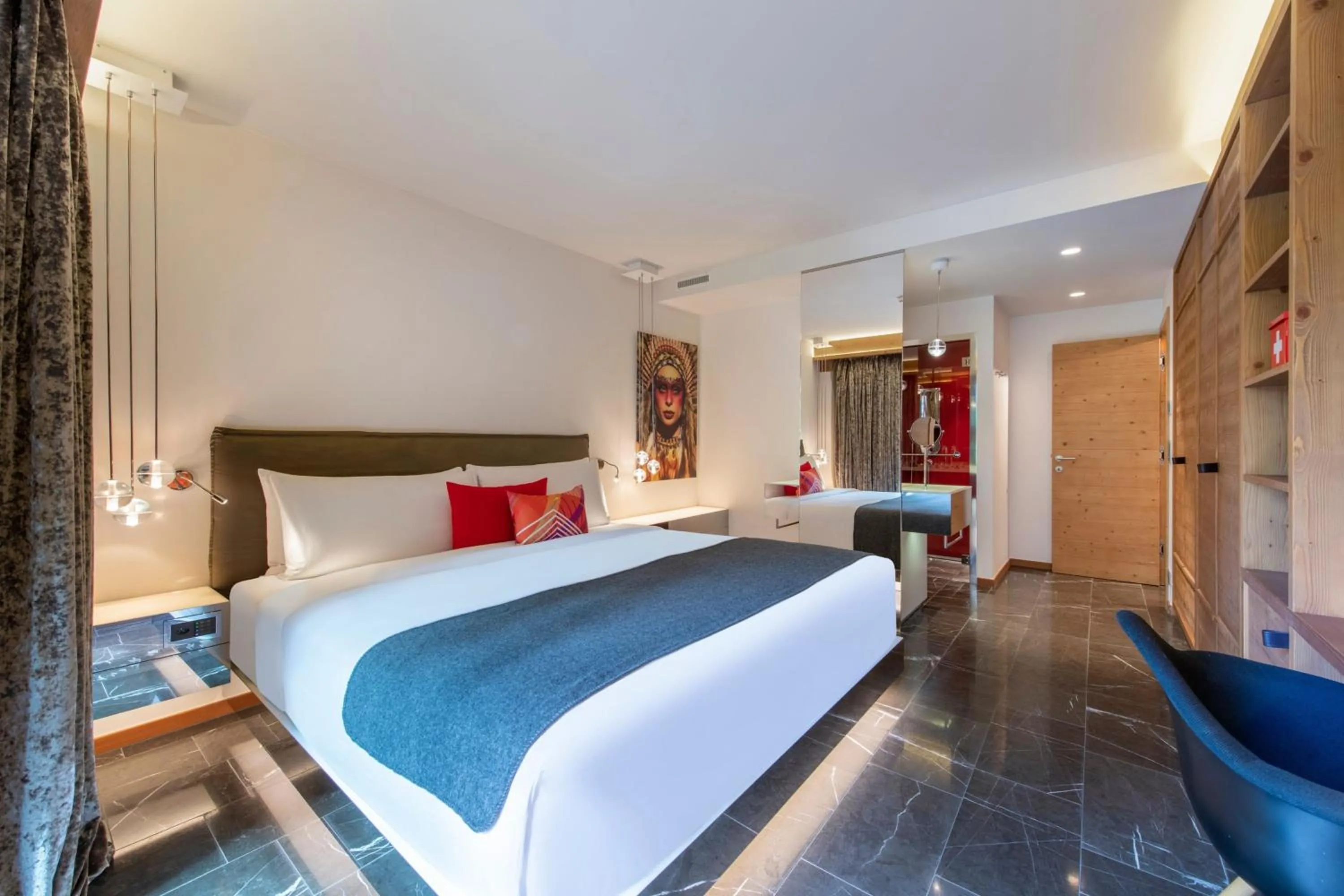 Photo of the whole room, Bed in W Verbier