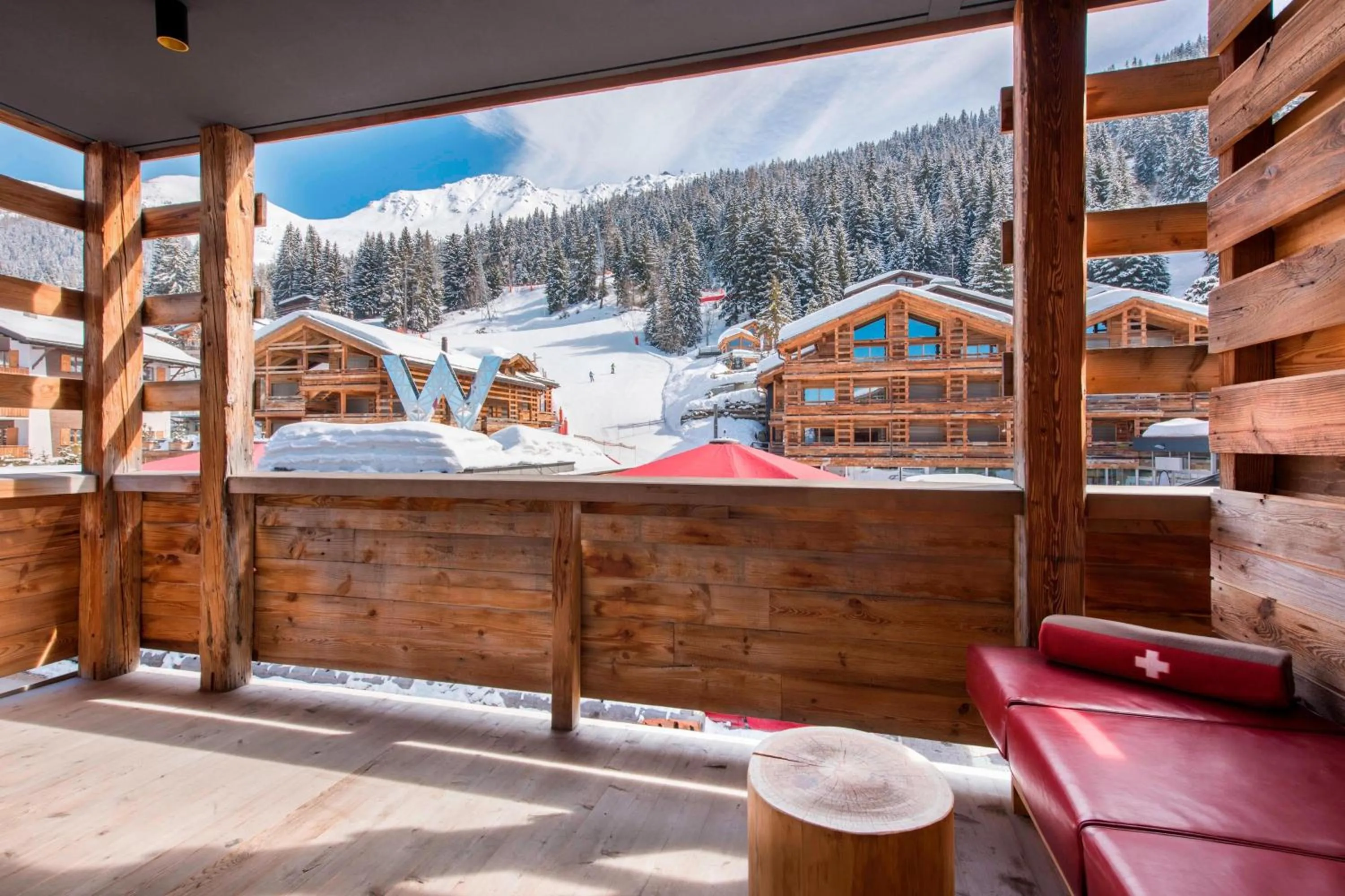 Photo of the whole room in W Verbier