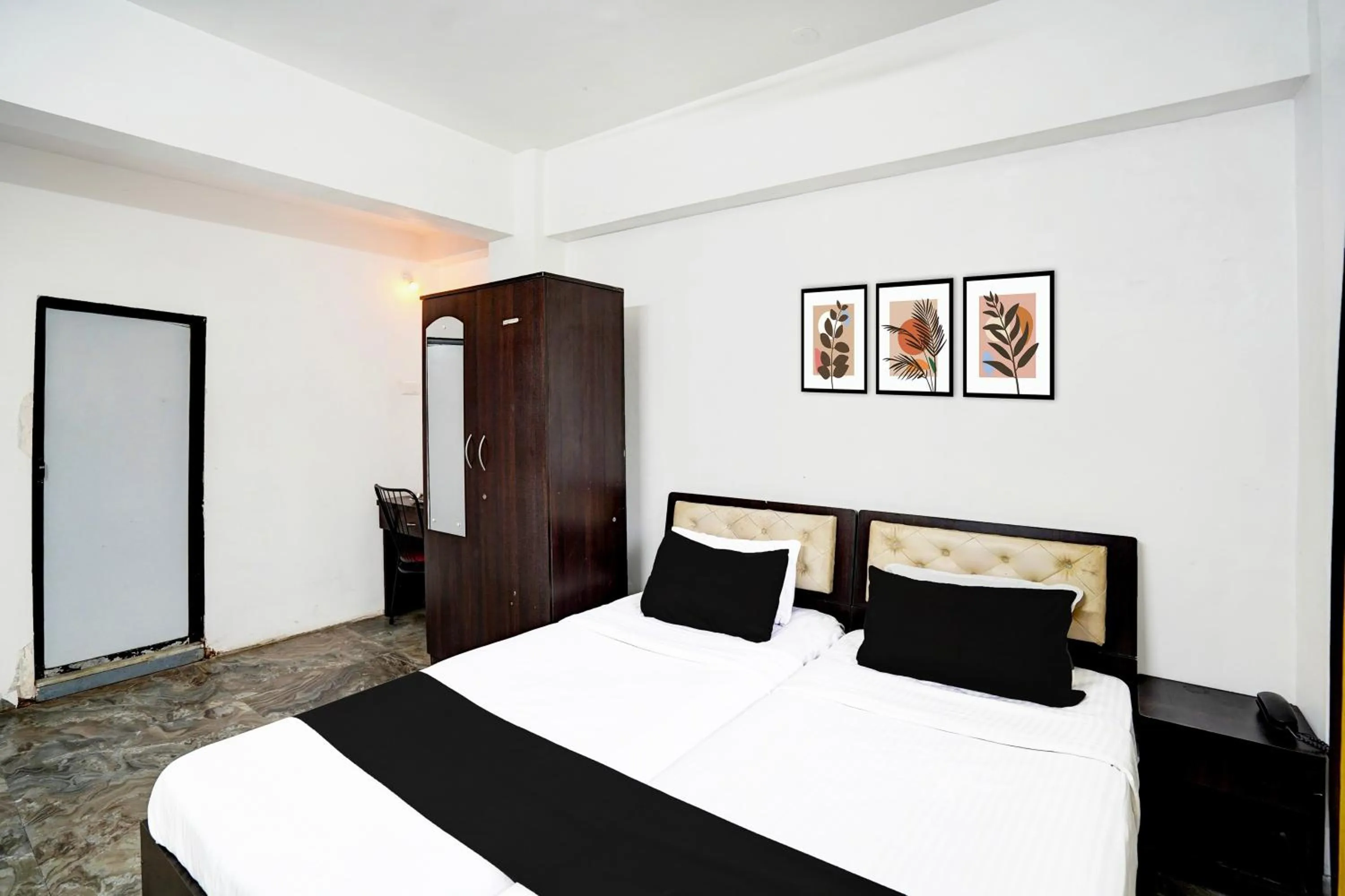 Lobby or reception, Bed in Hotel O Deluxe United Corporate Home