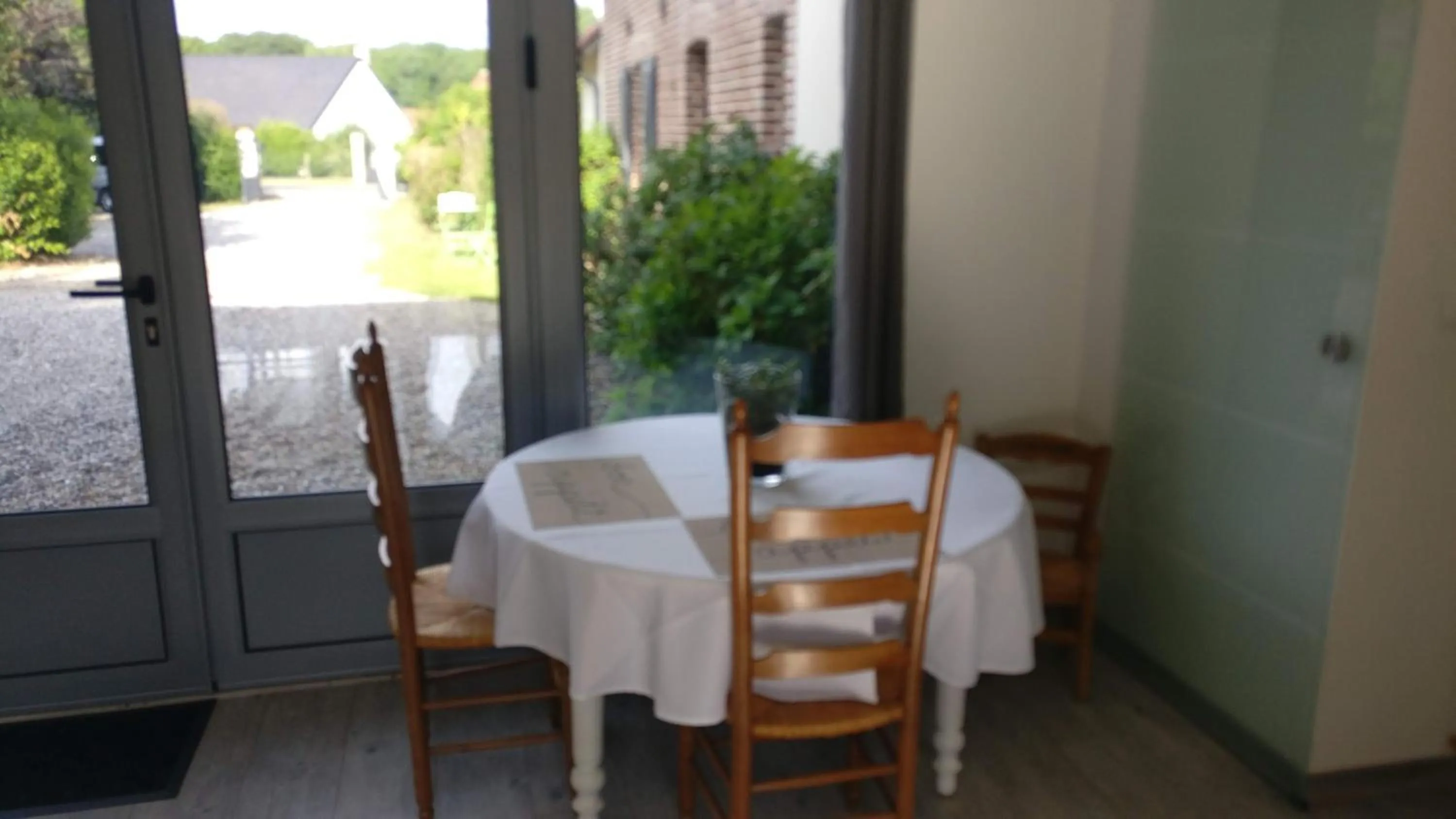 Dining area in Les Chambres de Pascaline