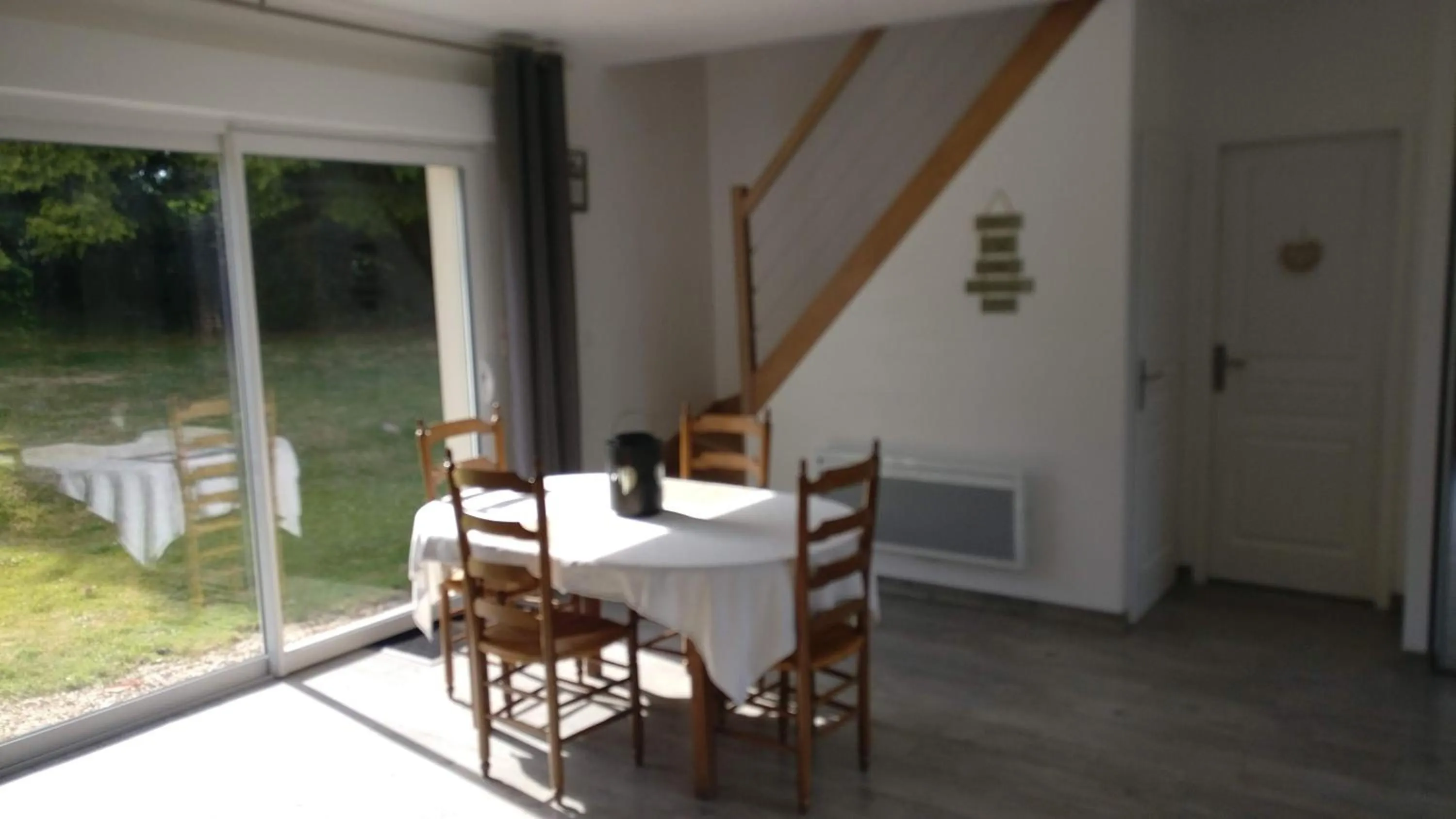 Dining area in Les Chambres de Pascaline