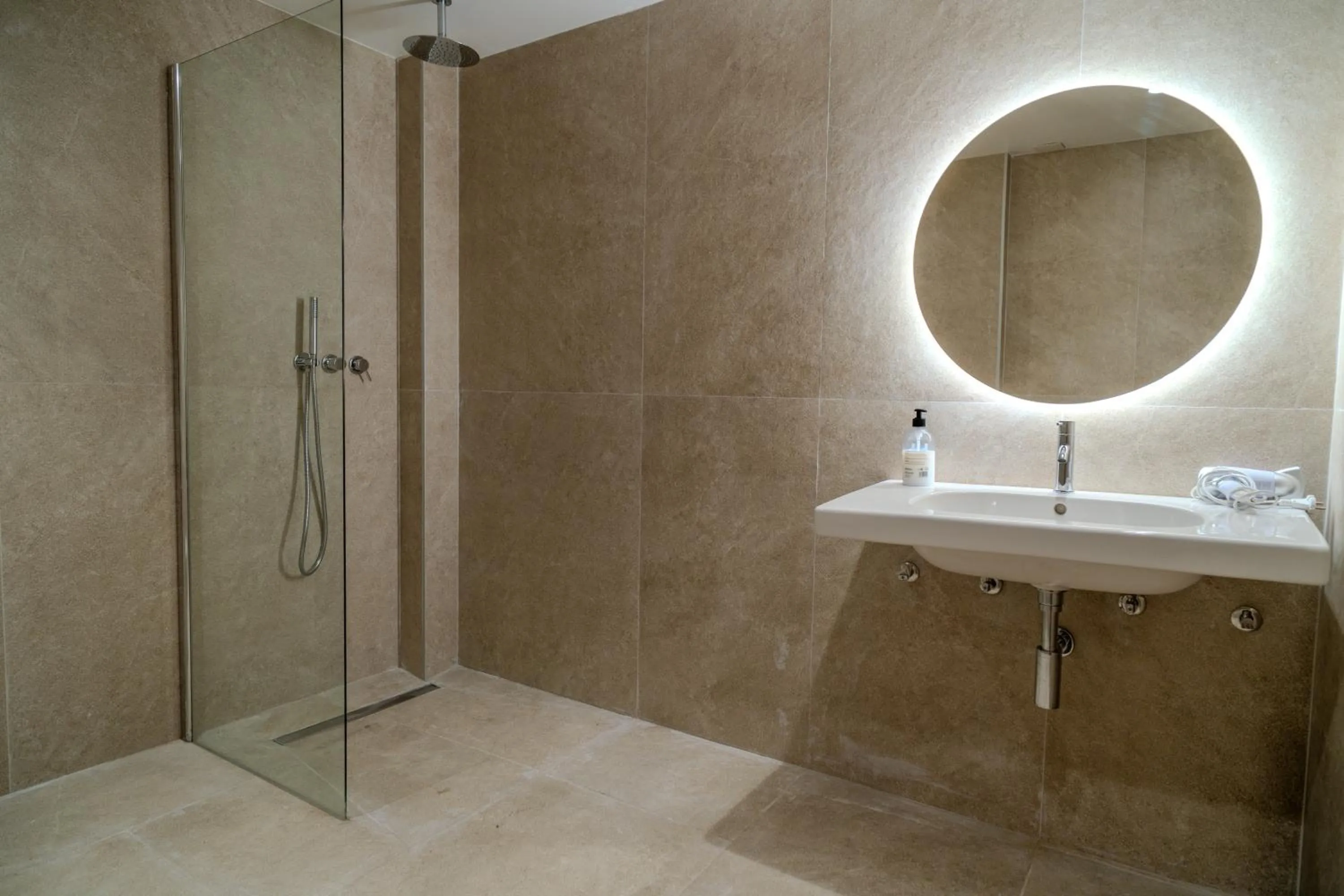Family Room with External Private Bathroom in HolidaysBCN Rooms