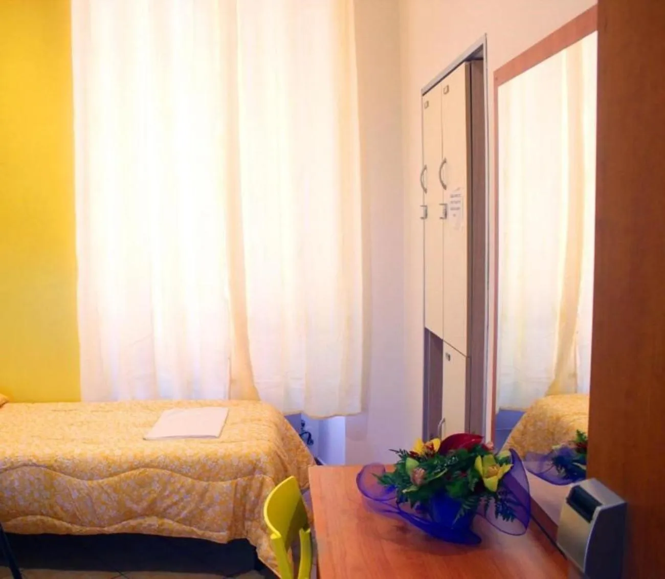 Bedroom, Bed in Legend R.G.