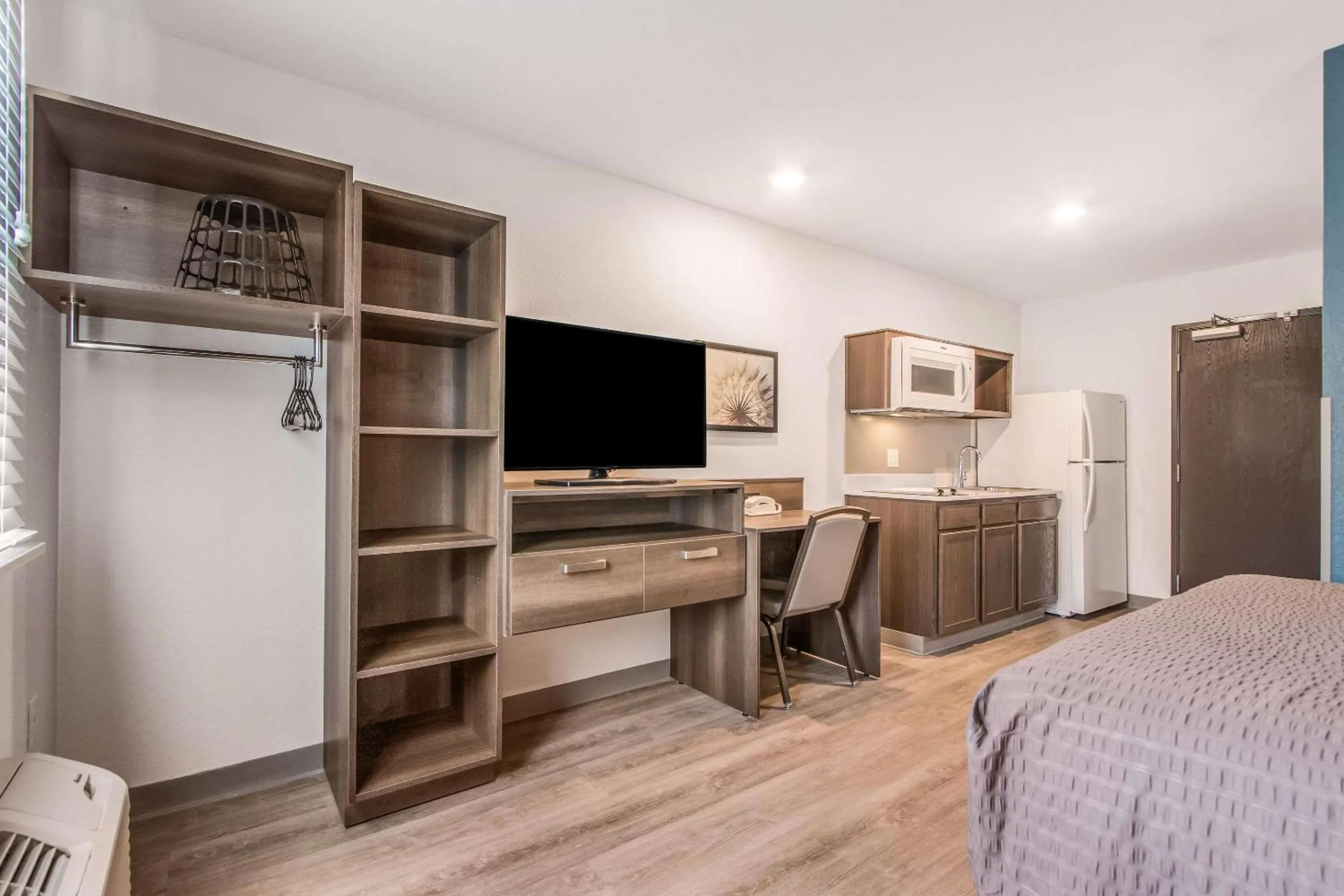 Photo of the whole room, Bed in WoodSpring Suites Doral Miami Airport