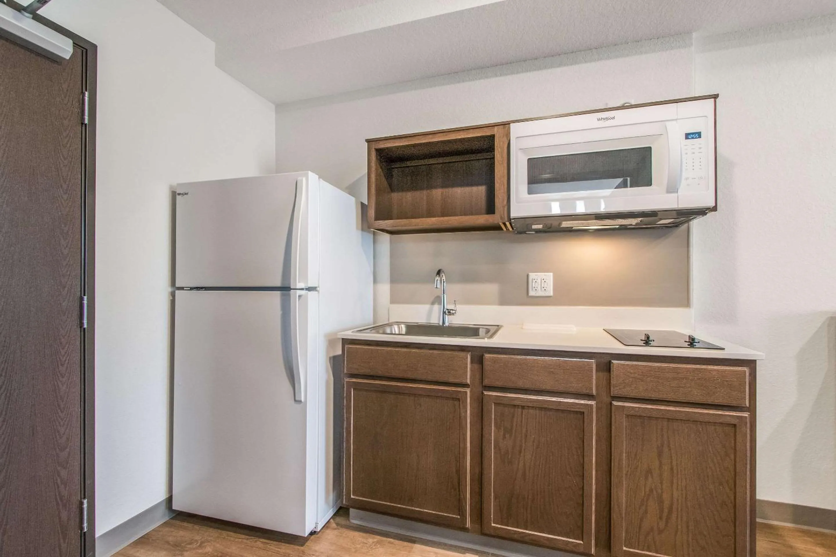 Photo of the whole room in WoodSpring Suites Doral Miami Airport