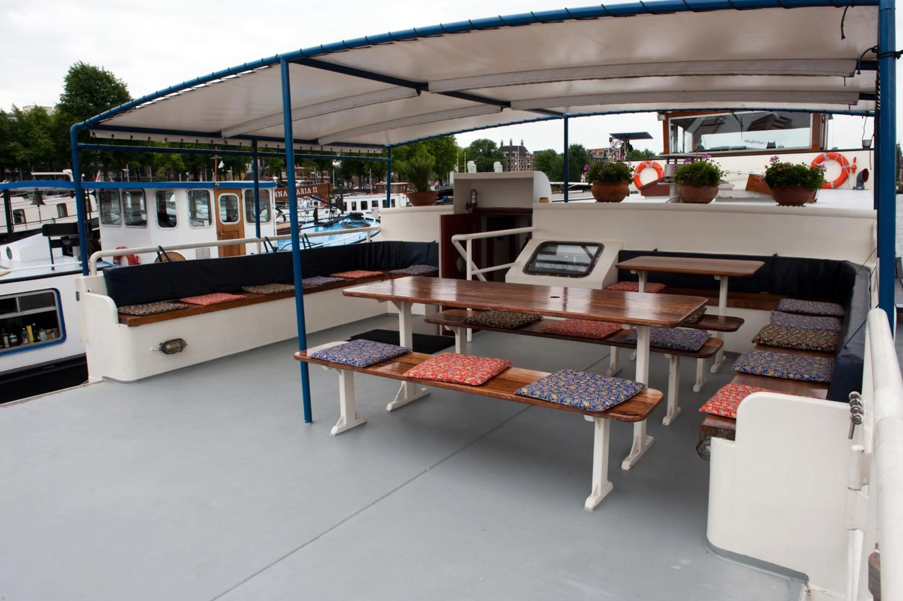 Patio in Hotelboot Sarah