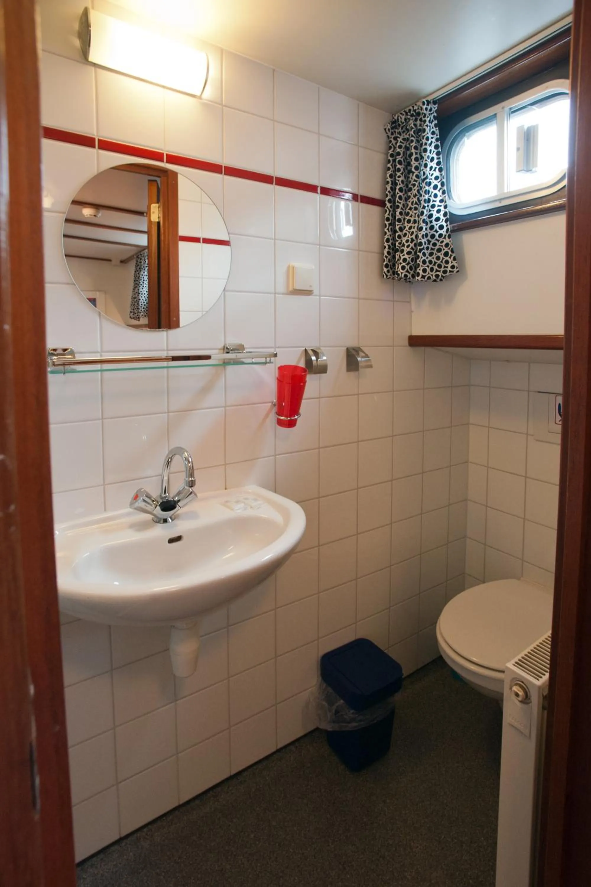 Toilet in Hotelboot Sarah