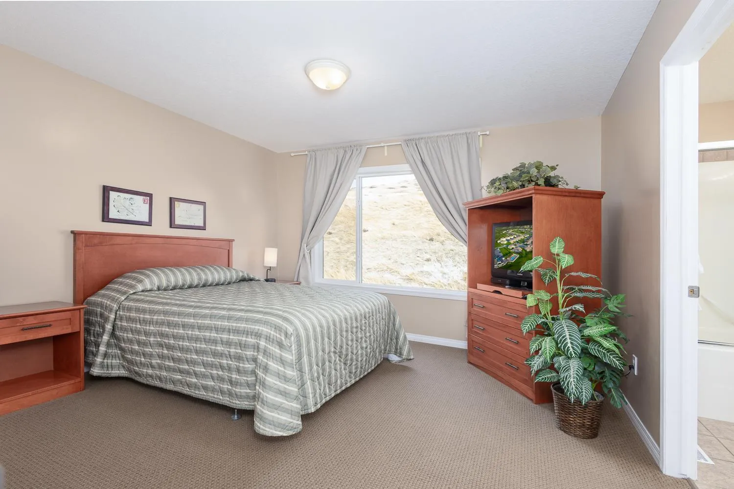 Property building, Bed in Paradise Canyon Golf Resort - Luxury Condo U407