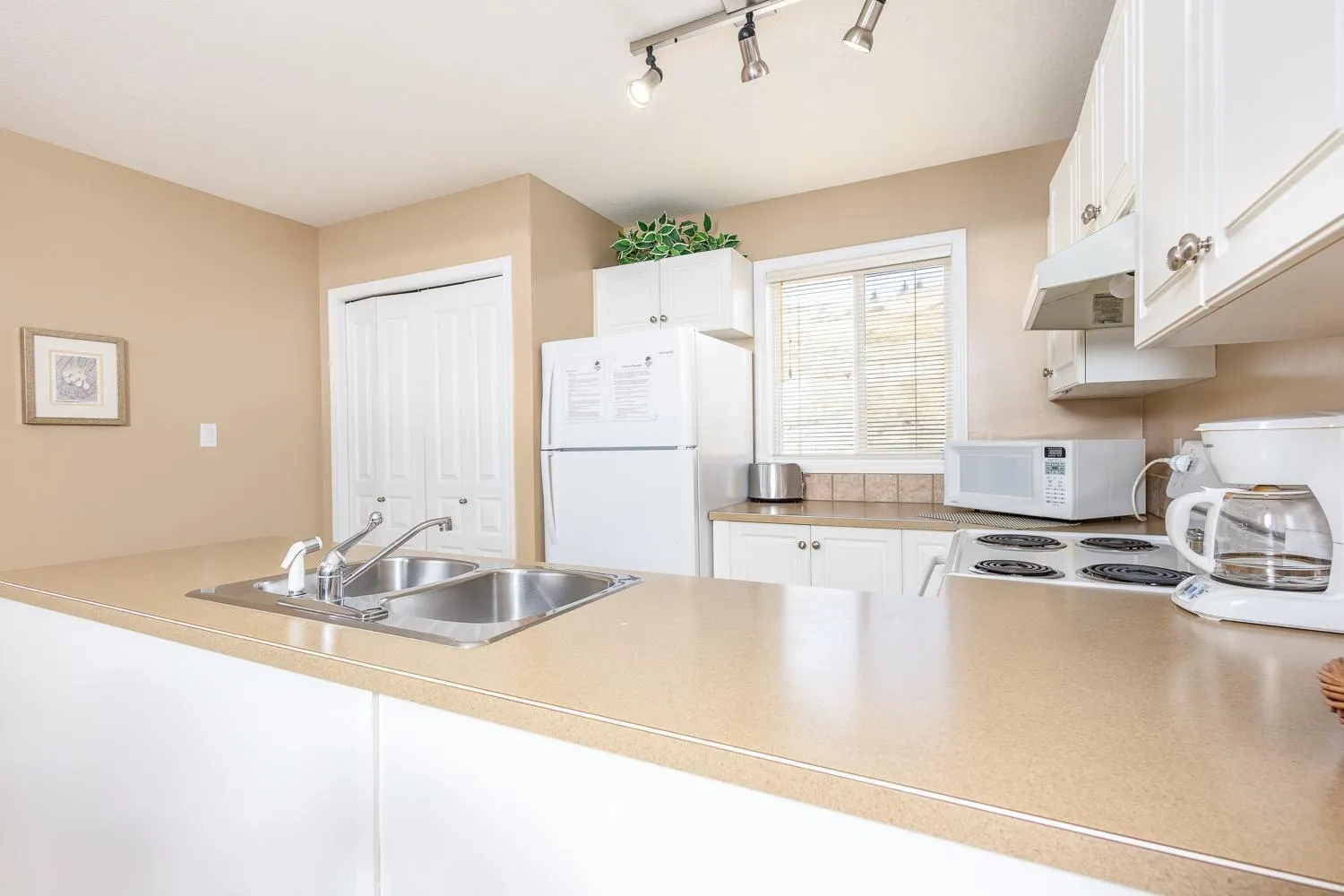 Property building in Paradise Canyon Golf Resort - Luxury Condo U409