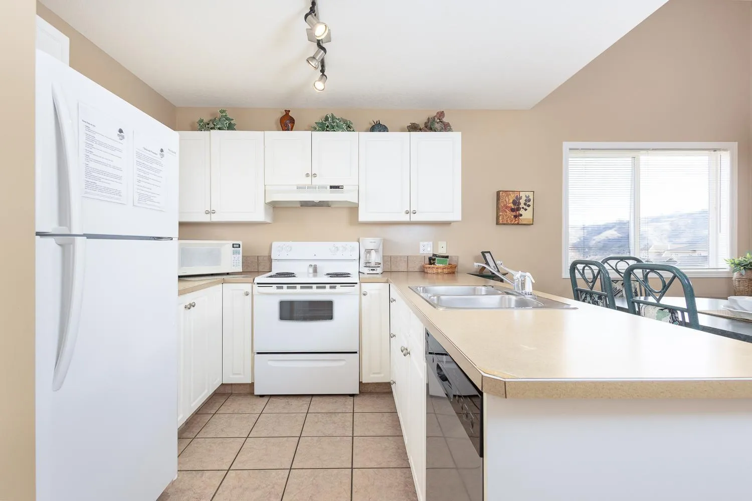 Property building in Paradise Canyon Golf Resort - Luxury Condo U409