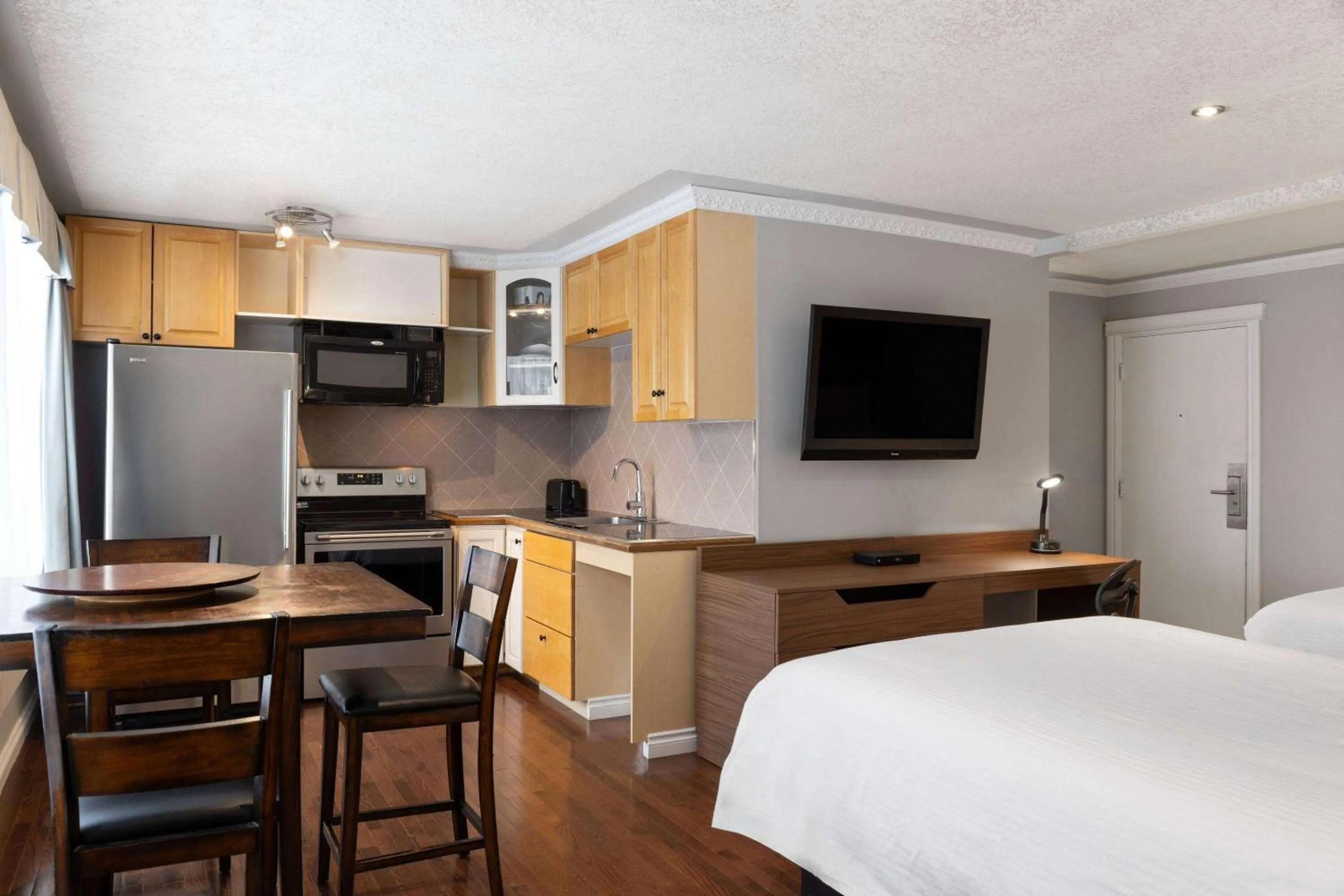 Photo of the whole room, Bed in Baymont by Wyndham Edson