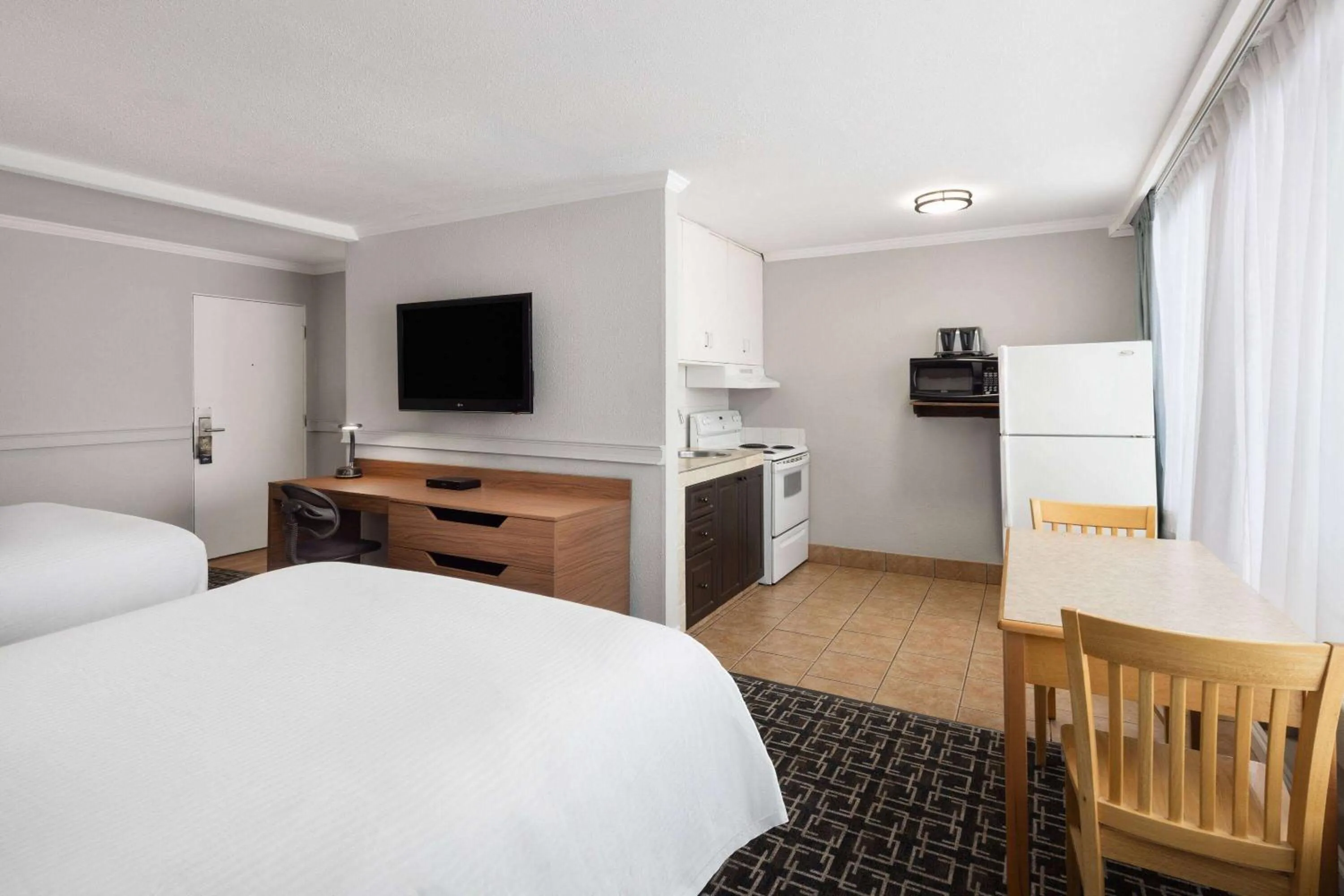 Photo of the whole room, Bed in Baymont by Wyndham Edson