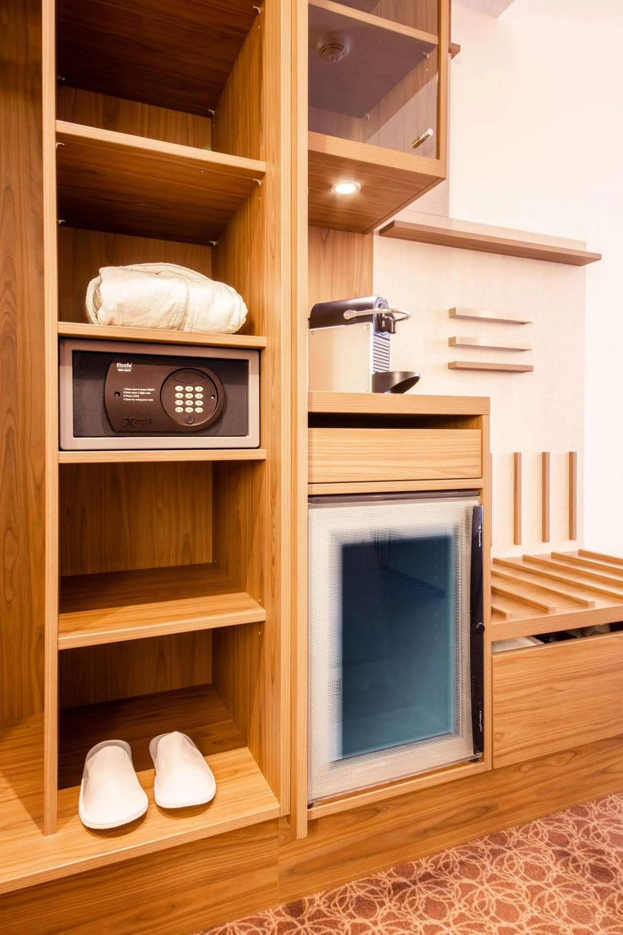 Bedroom in Park Inn by Radisson Köln City West