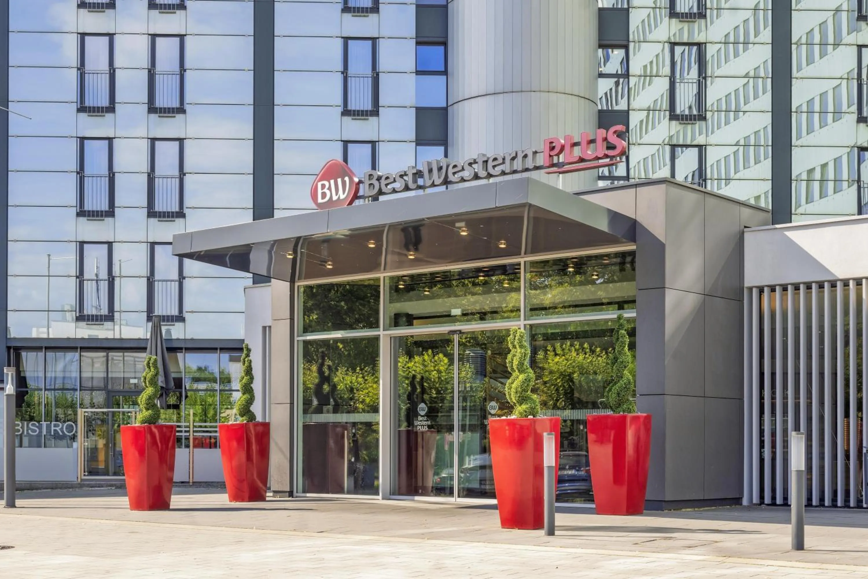 Property building in Best Western Plus Hotel Koeln City