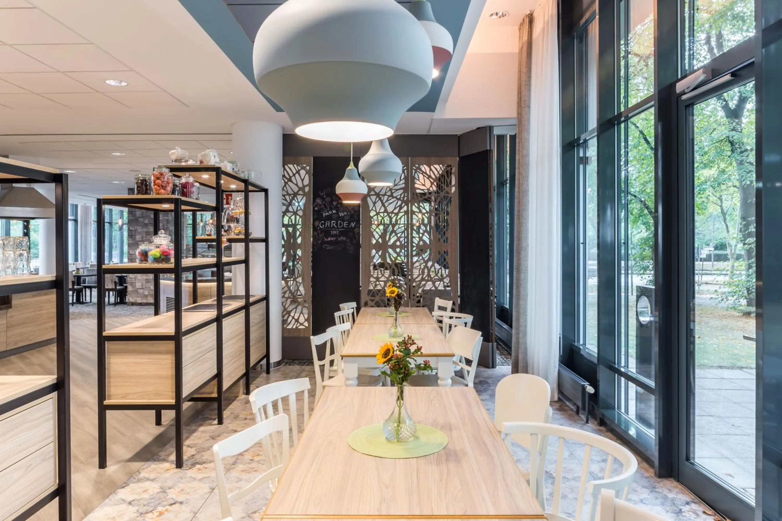 Restaurant/places to eat in Park Inn by Radisson Köln City West
