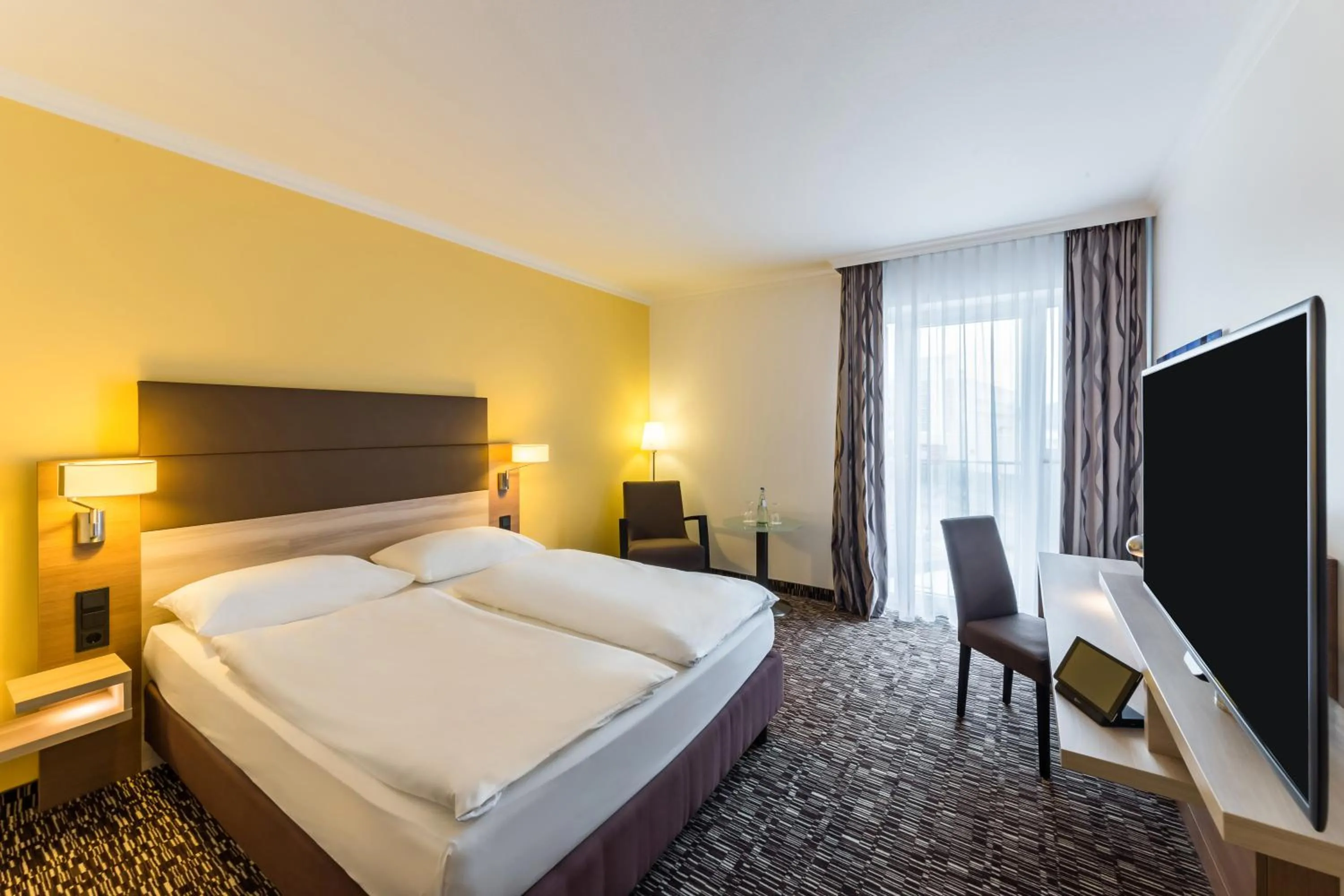 Photo of the whole room, Bed in Park Inn by Radisson Köln City West