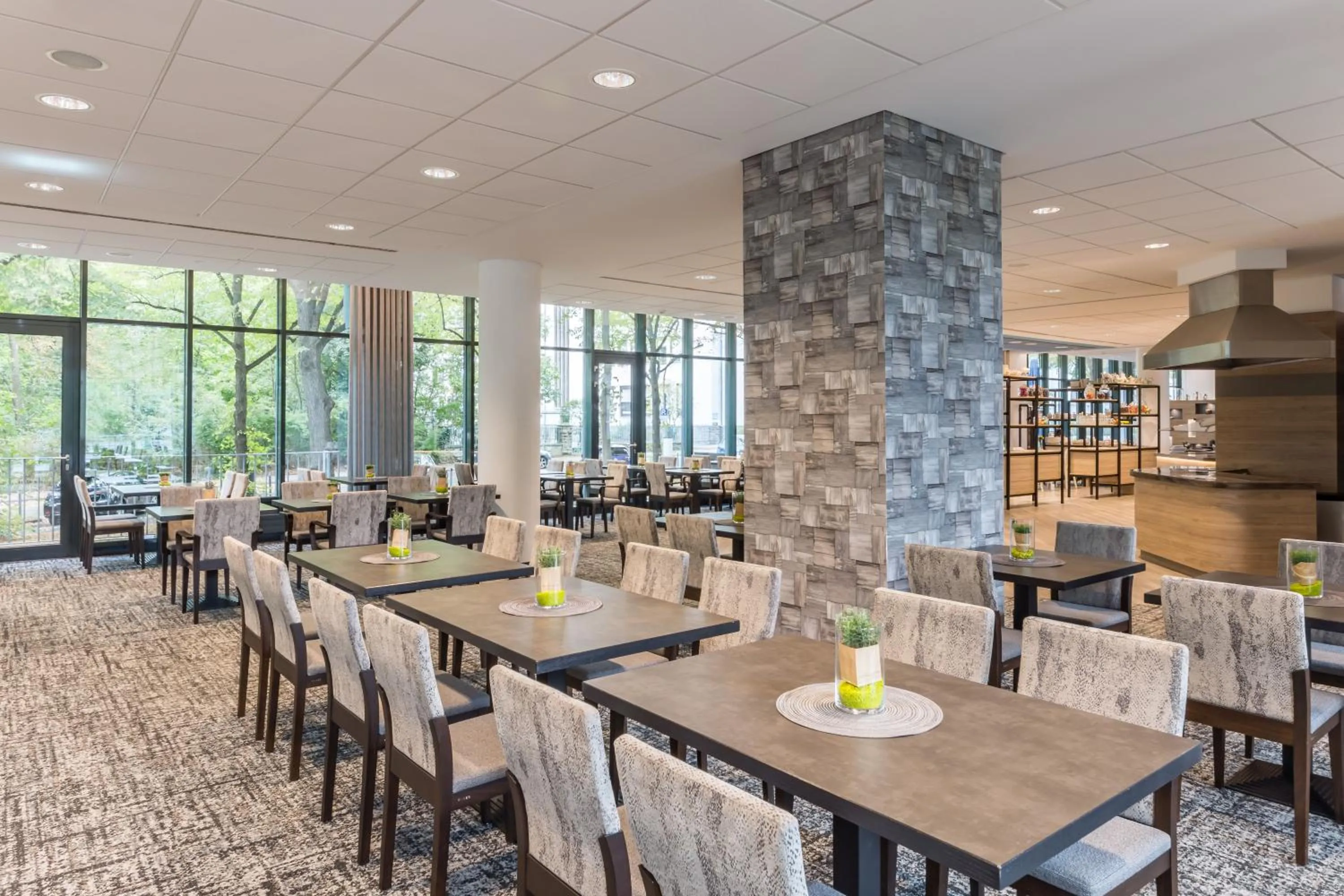 Restaurant/places to eat in Park Inn by Radisson Köln City West