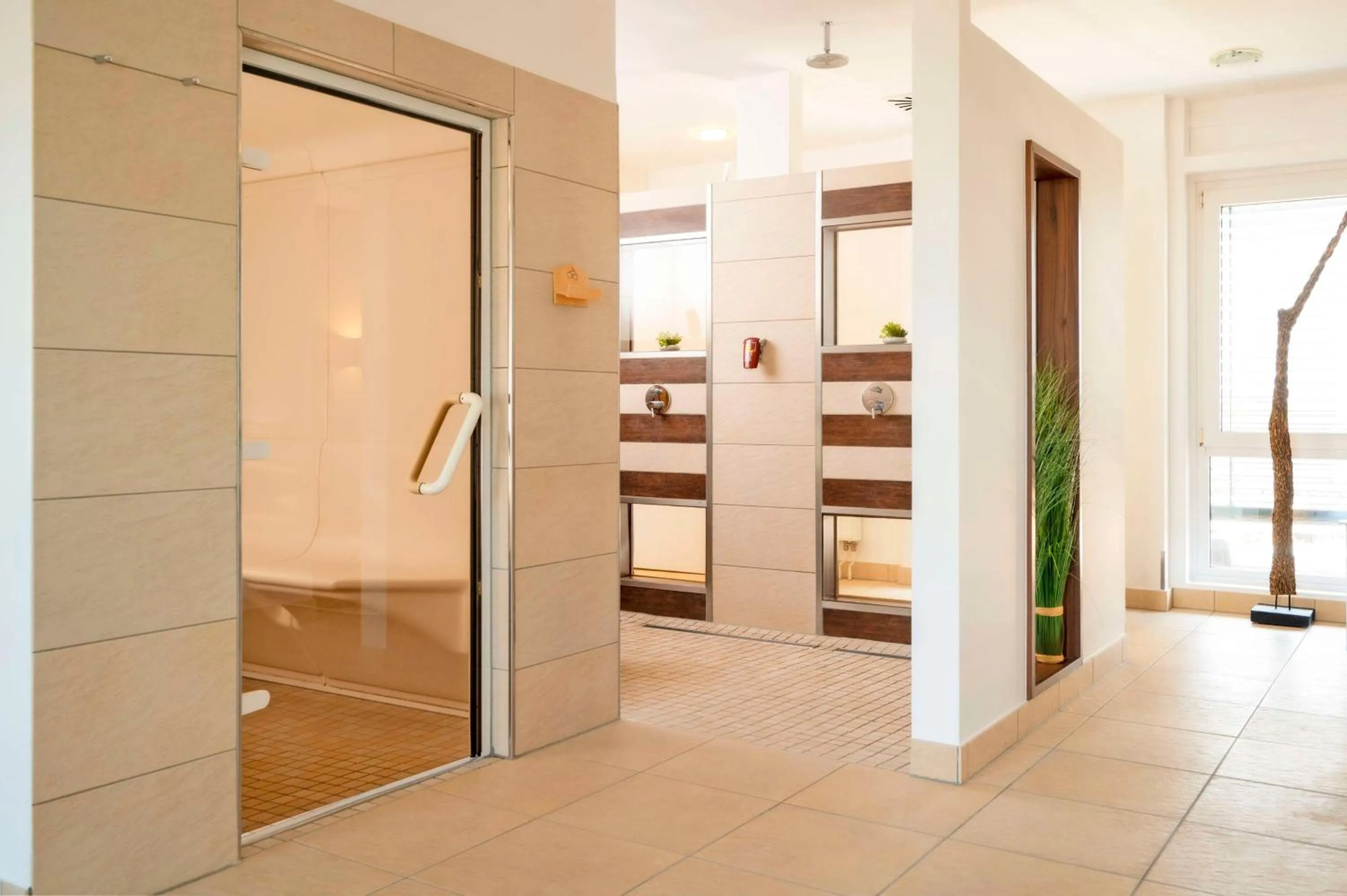 Spa and wellness centre/facilities in Park Inn by Radisson Köln City West