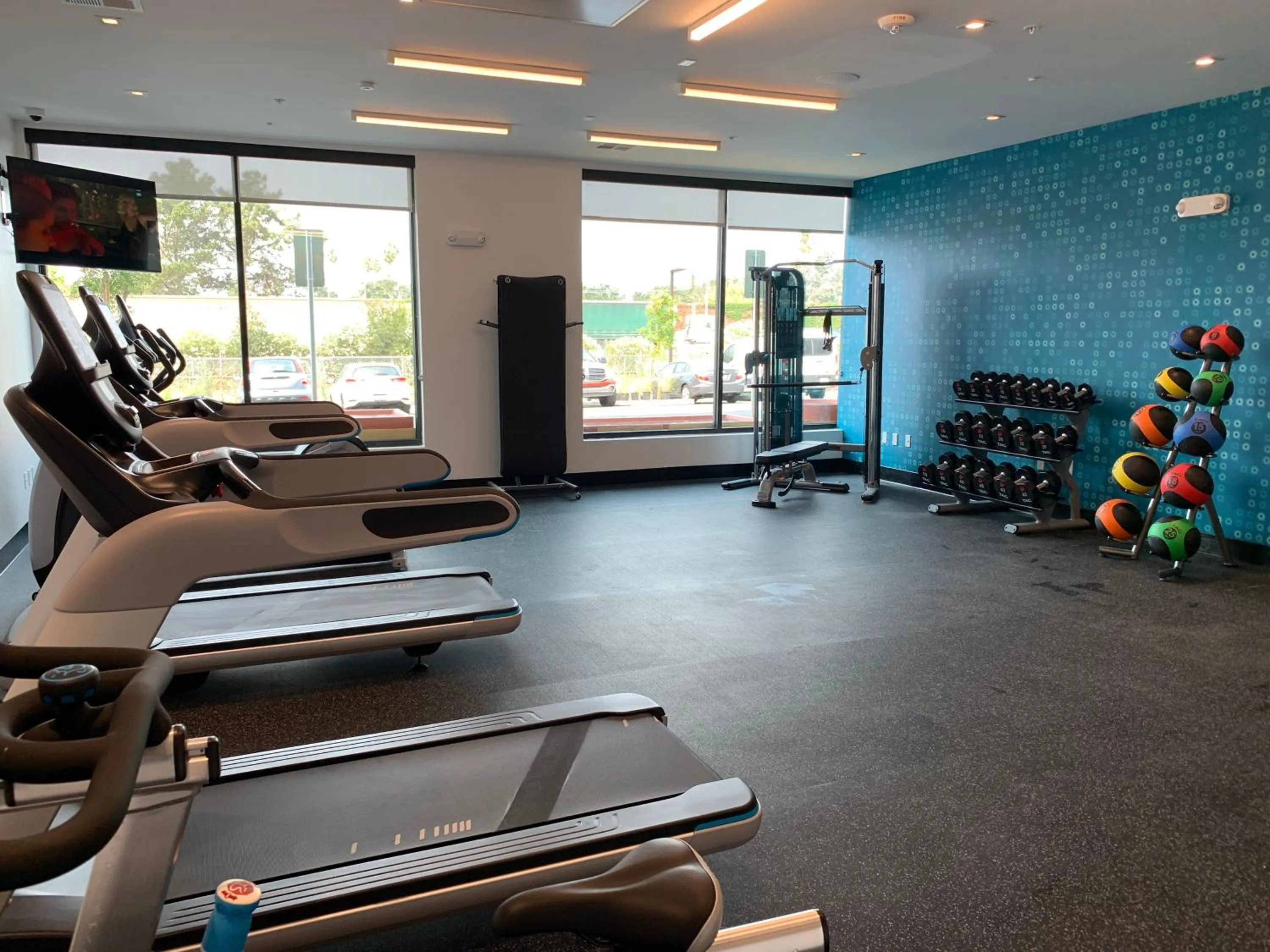 Fitness centre/facilities in La Quinta Inn & Suites by Wyndham Santa Rosa Sonoma