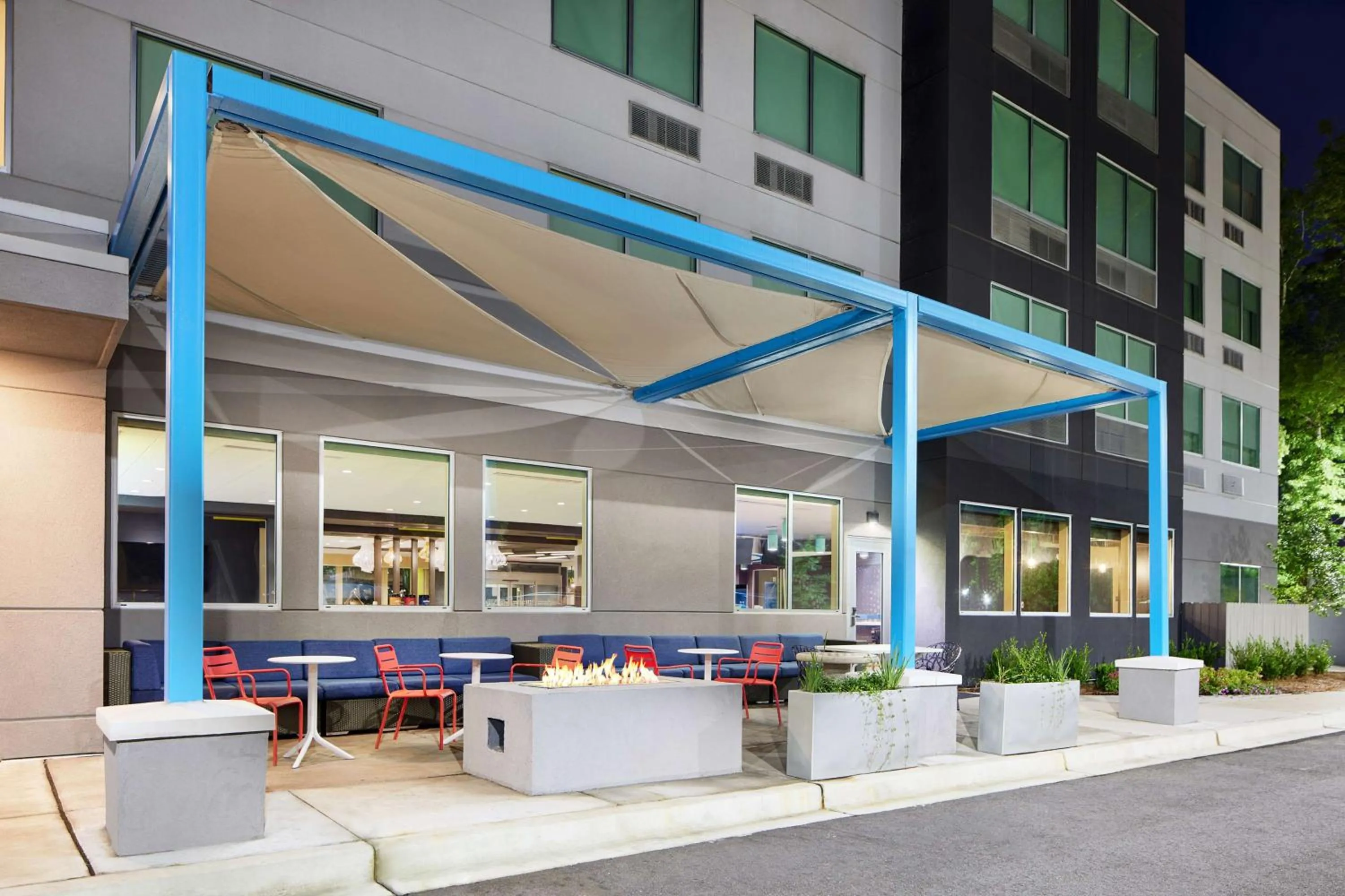 Patio in Tru By Hilton Charleston Airport