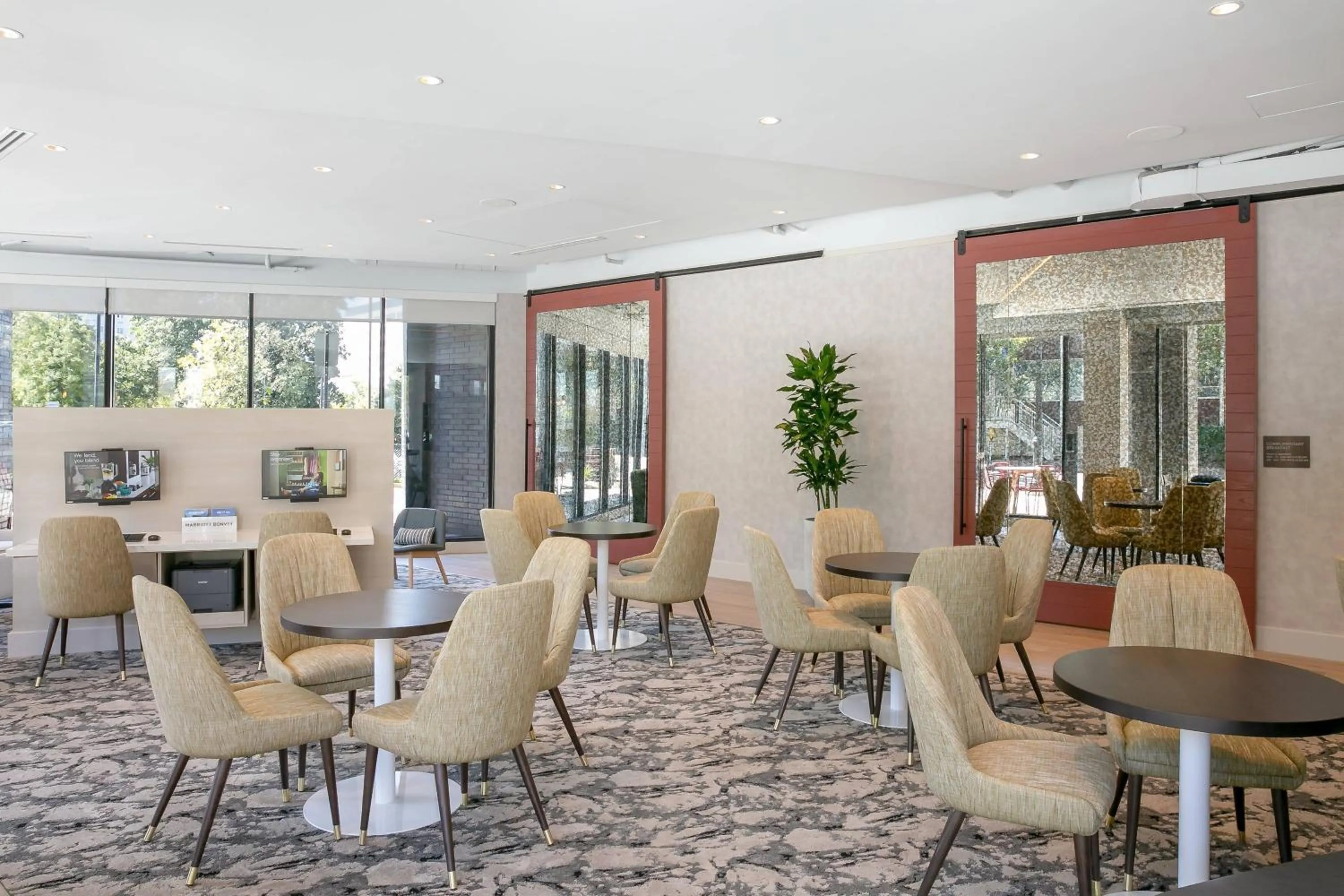 Breakfast in TownePlace Suites Nashville Downtown/Capitol District