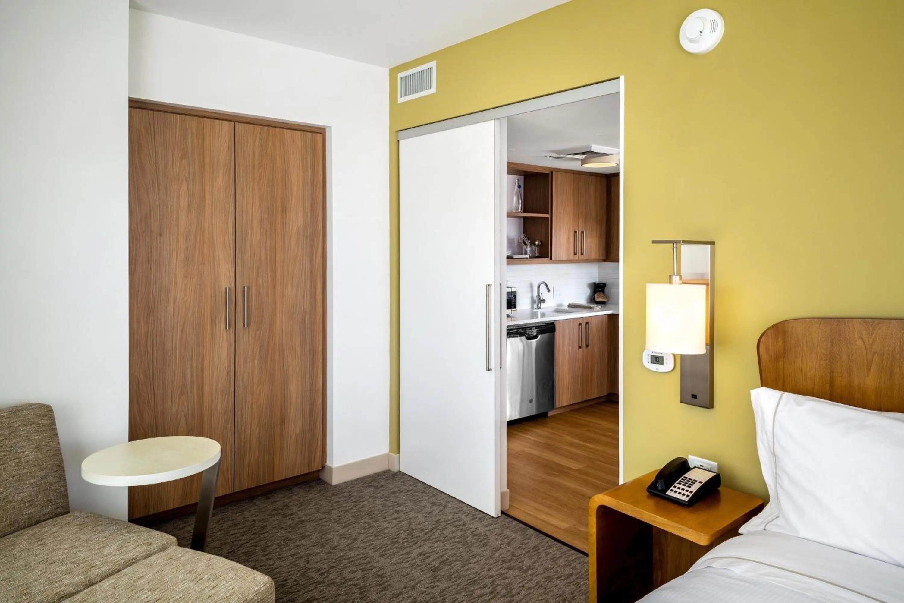 Photo of the whole room, Bed in Element Bend