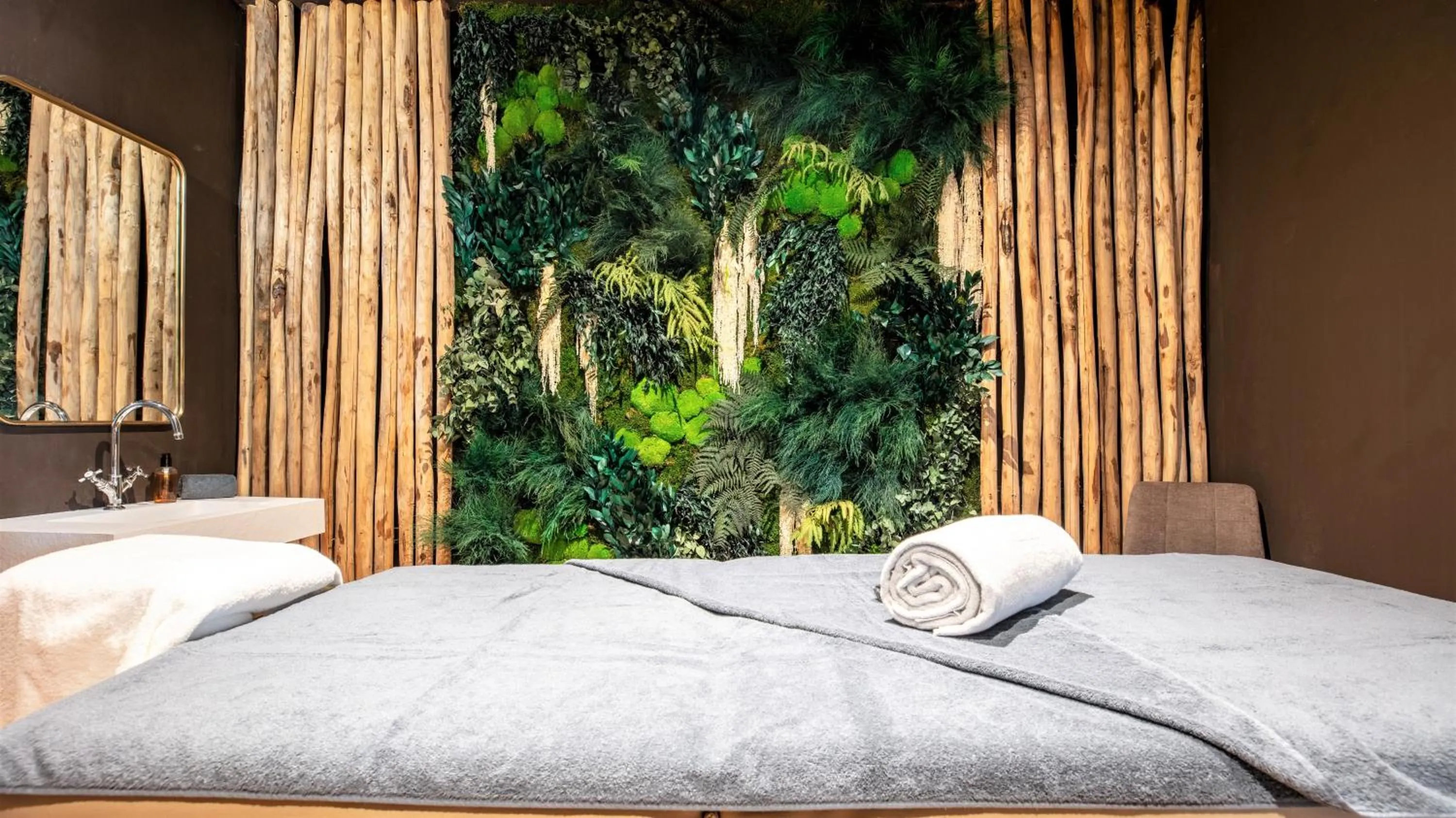 Massage, Bed in Hôtel Le Diamond Rock