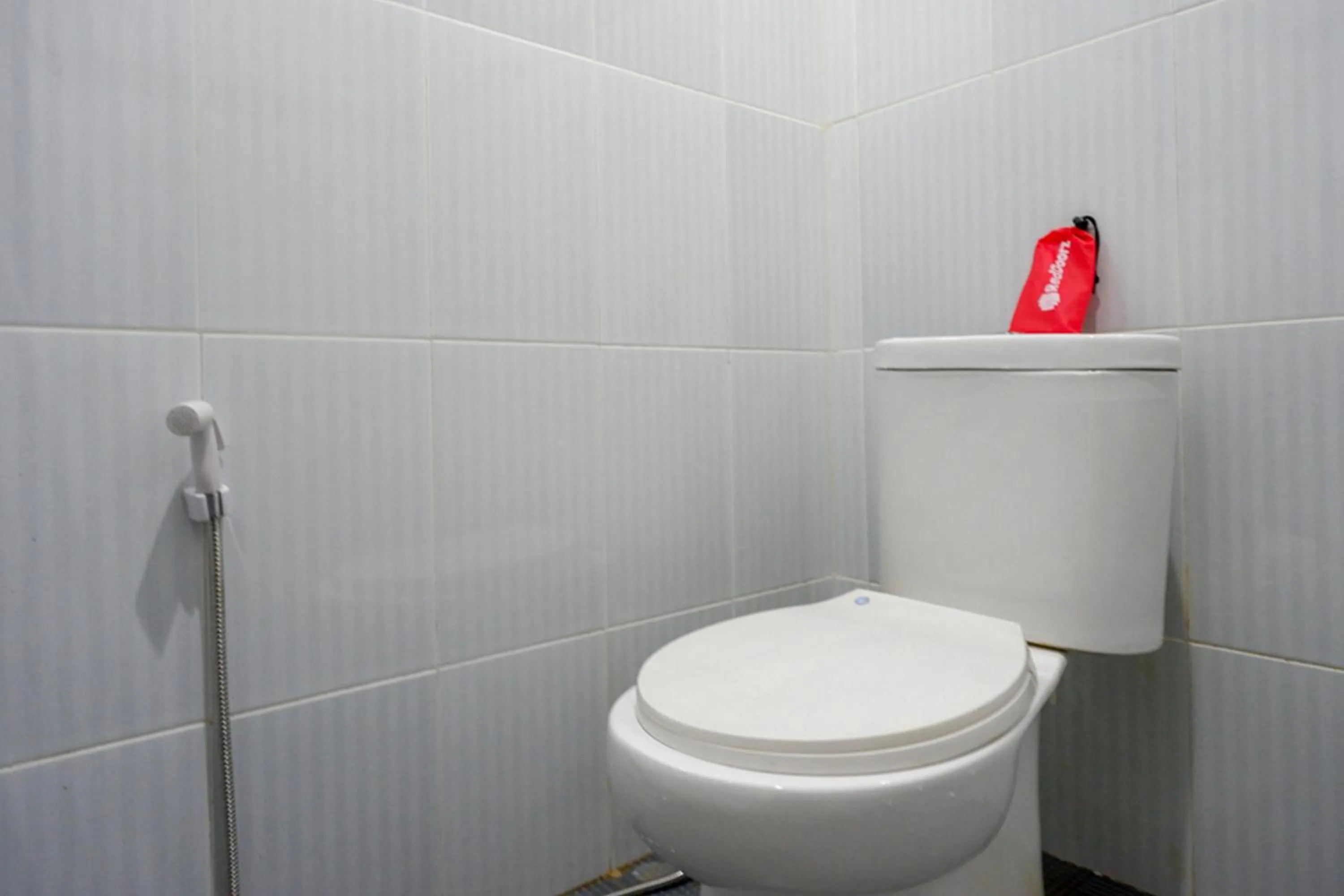 Bathroom in RedDoorz near Lippo Plaza Buton