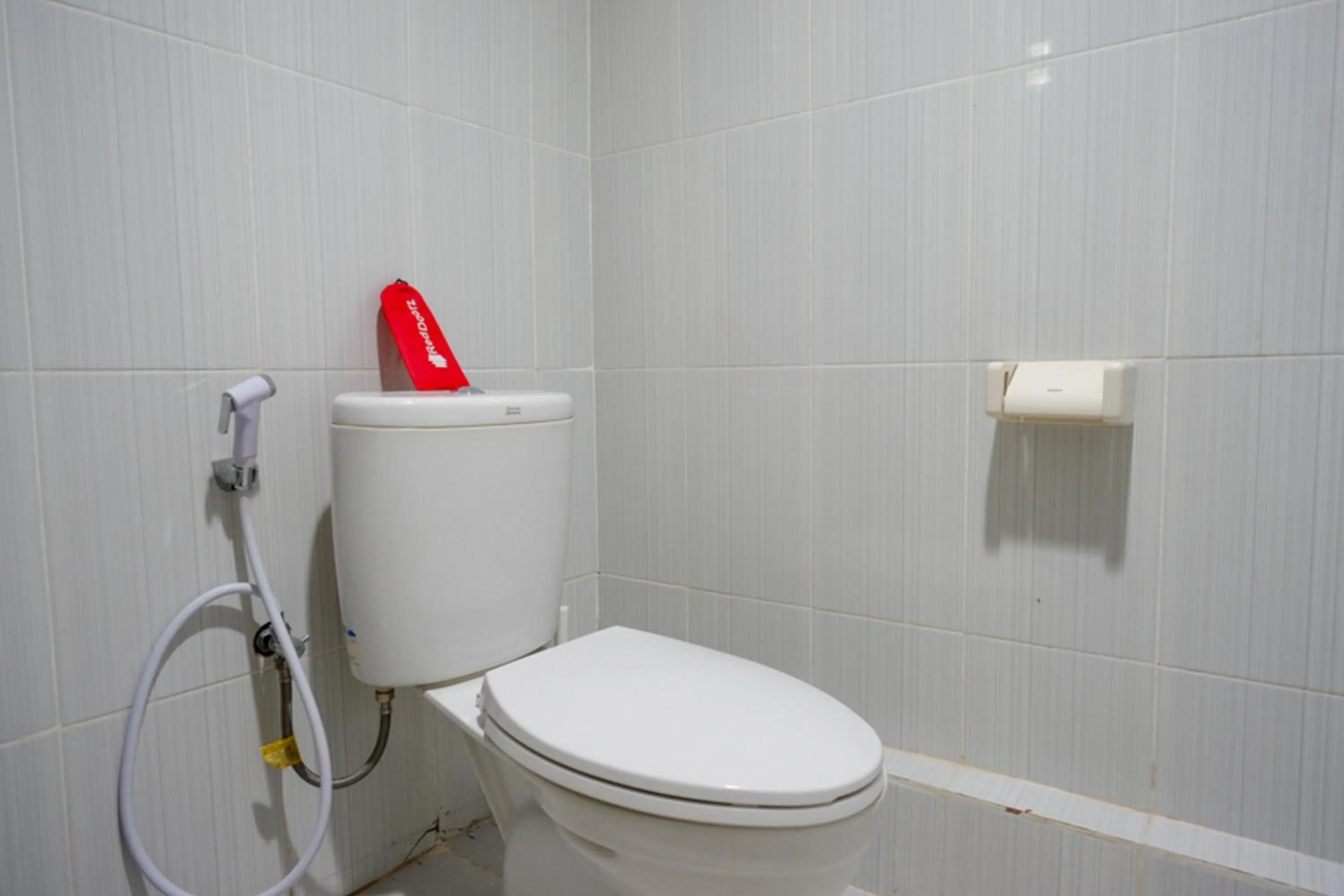 Bathroom in RedDoorz near Lippo Plaza Buton