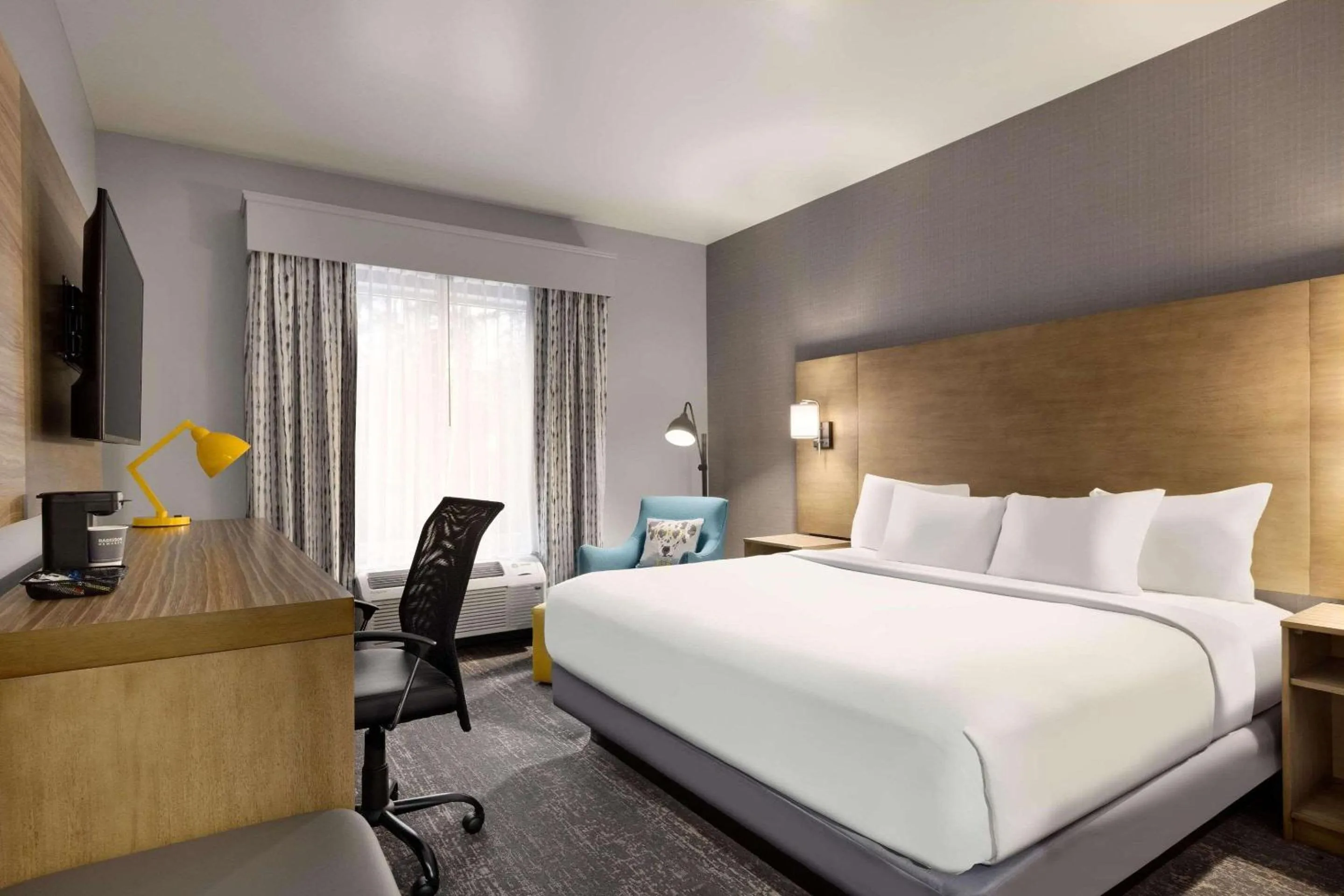 Bedroom, Bed in Park Inn by Radisson Florence, SC