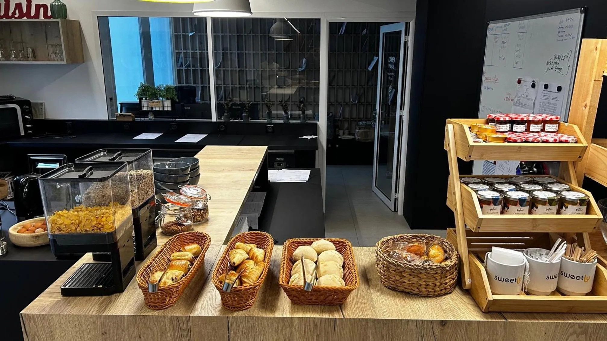 Breakfast in Sweetly Alexandrin Toulouse