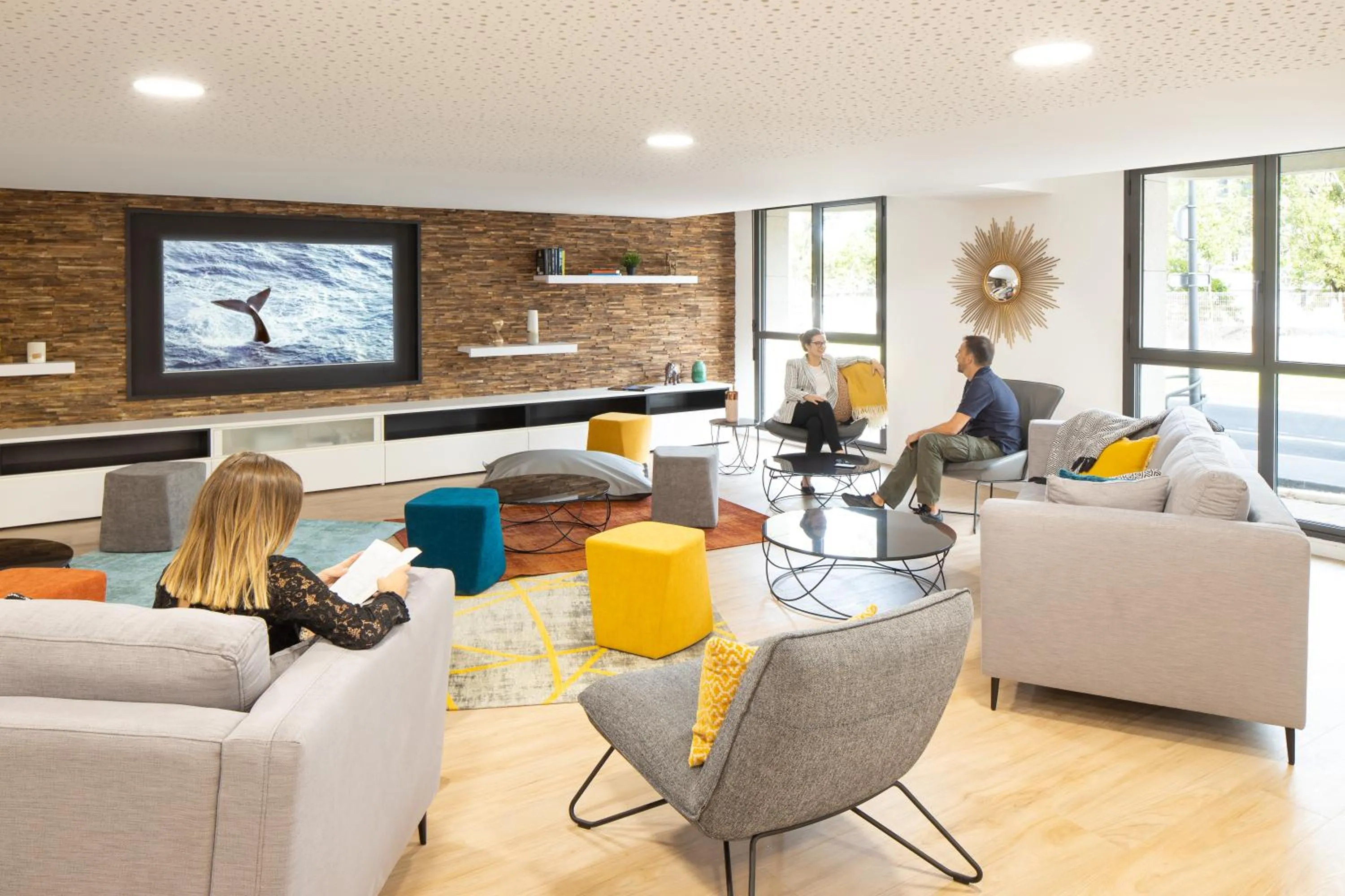 Communal lounge/ TV room in Sweetly Bordeaux Saint-Augustin