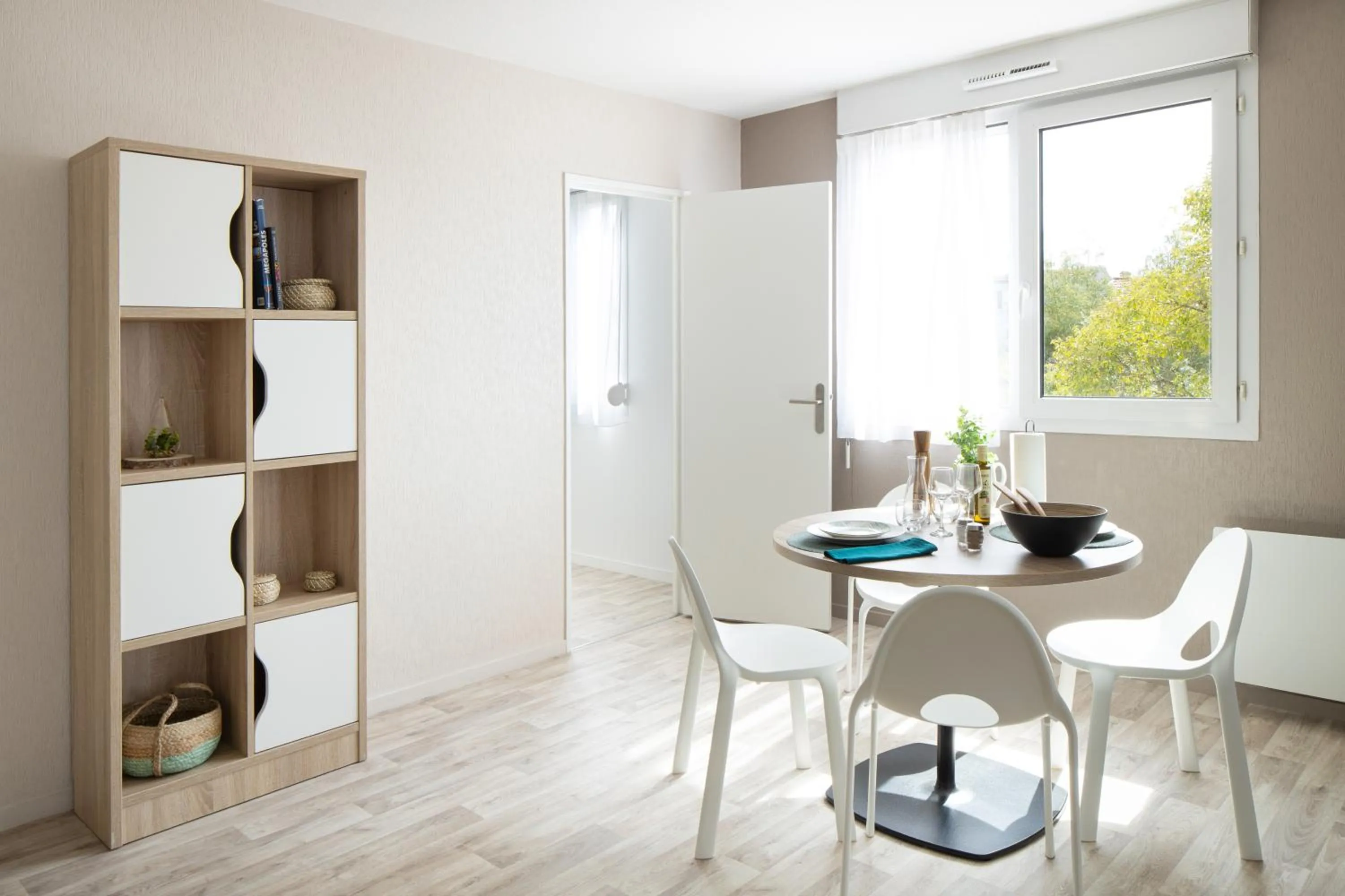 Living room in Sweetly Bordeaux Saint-Augustin
