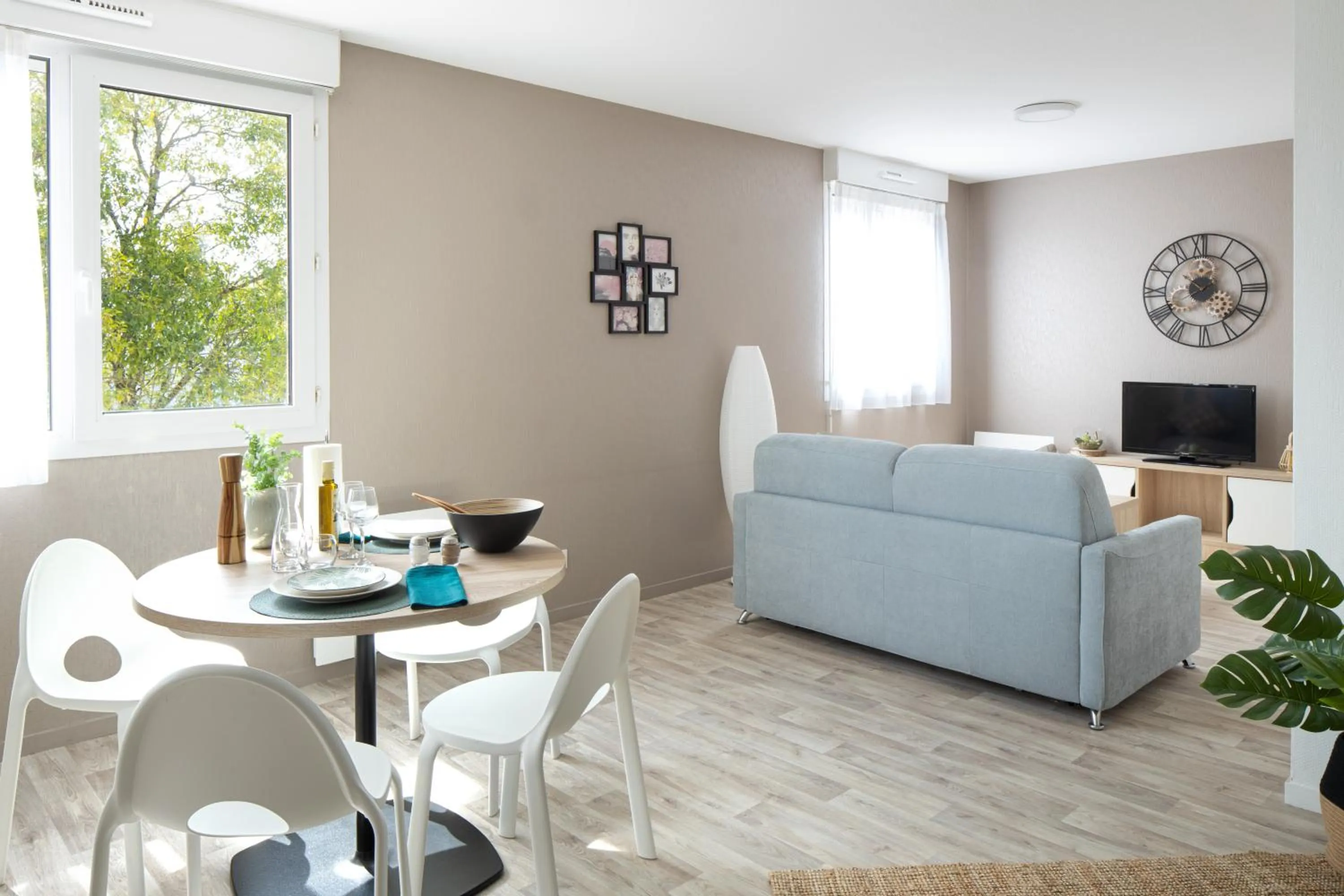 Living room in Sweetly Bordeaux Saint-Augustin