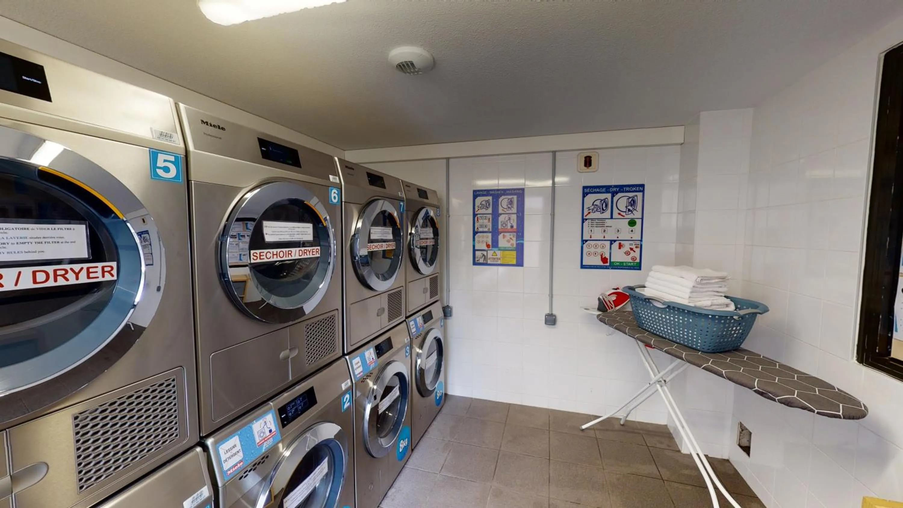 Property building in Sweetly Bordeaux Saint-Augustin