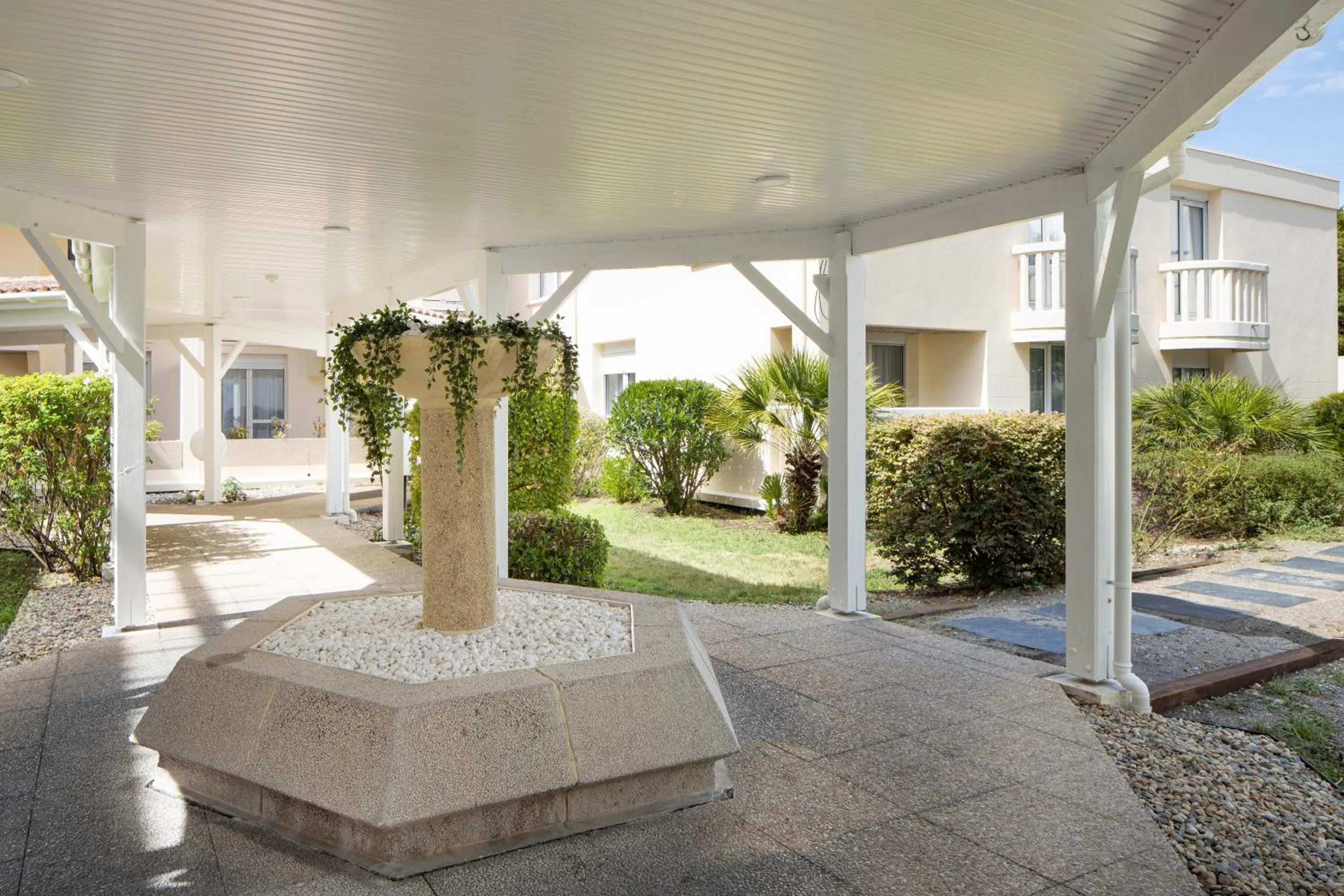 Garden in Sweetly Bordeaux Saint-Augustin