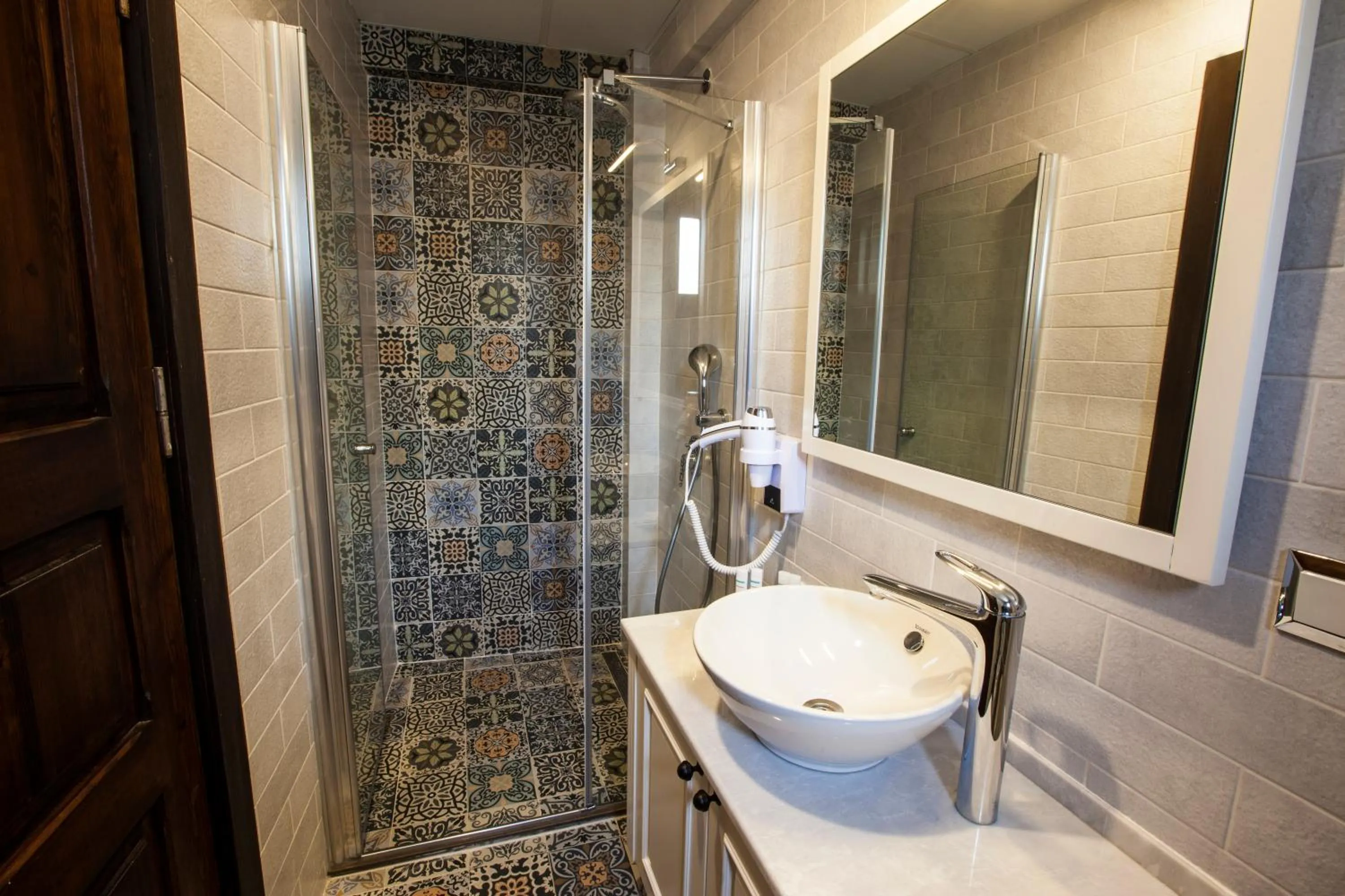 Shower in Livia Garden Hotel