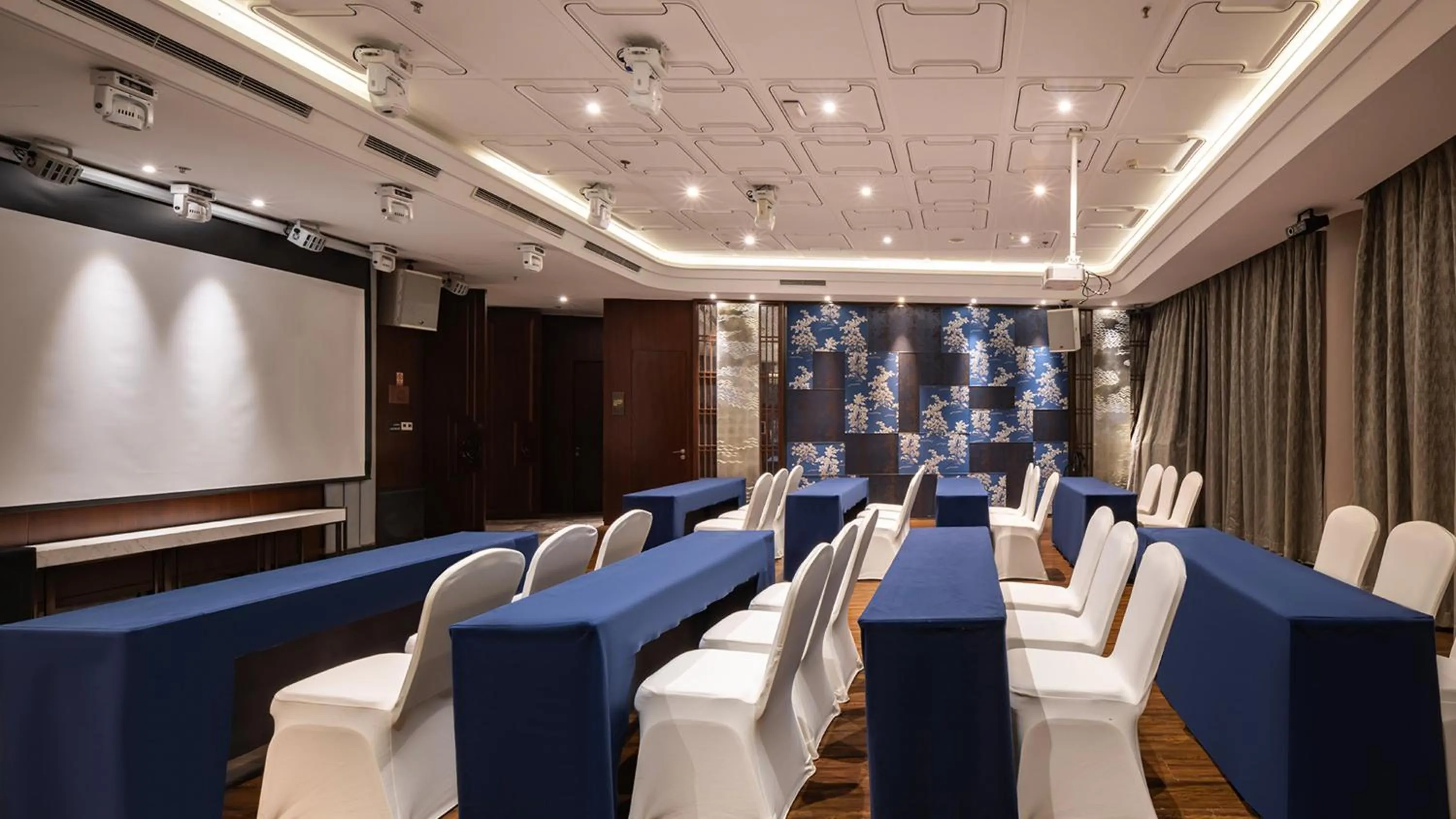 Meeting/conference room in Holiday Inn Dalian Hot Spring by IHG