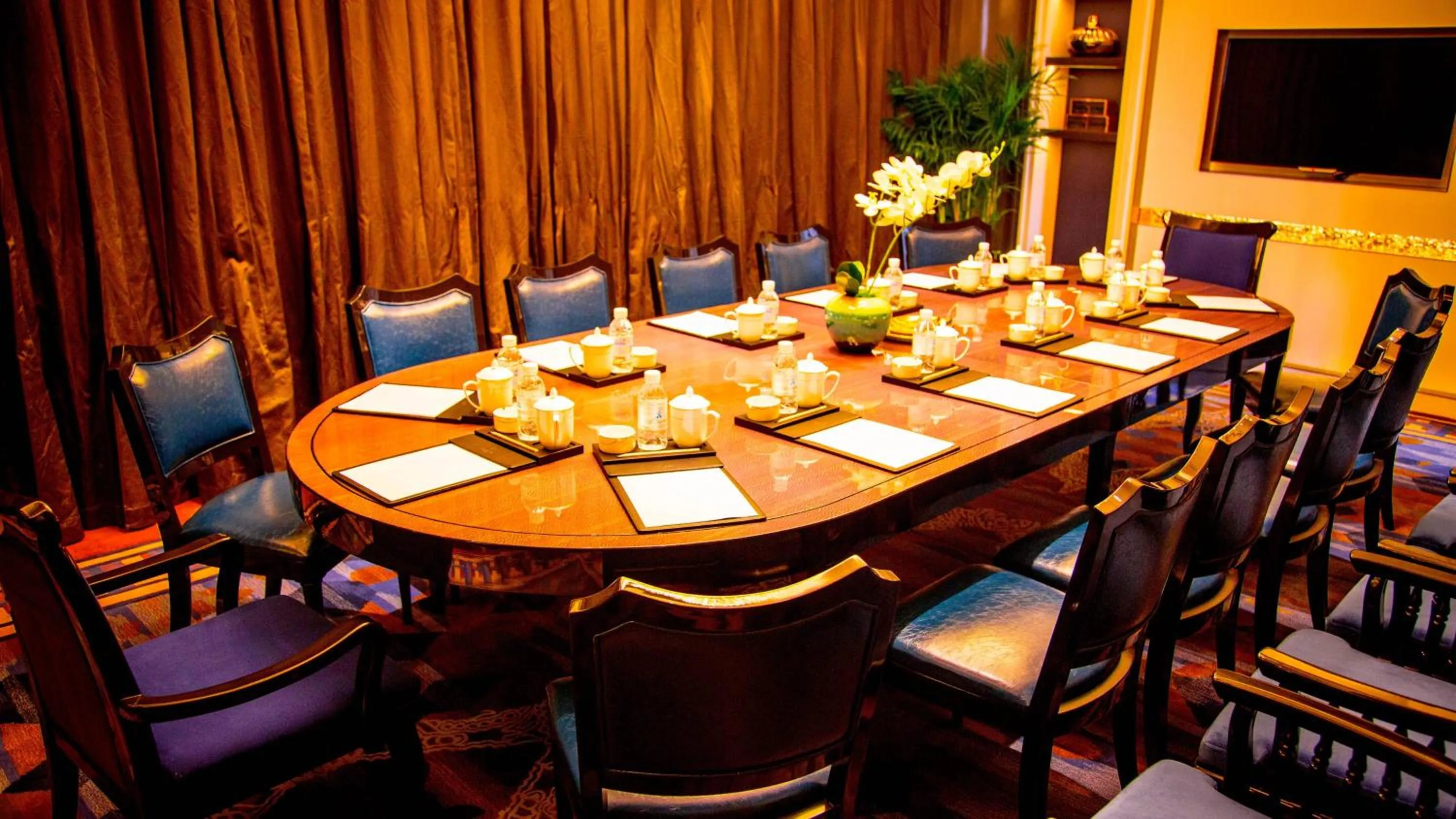 Meeting/conference room in Holiday Inn Dalian Hot Spring by IHG