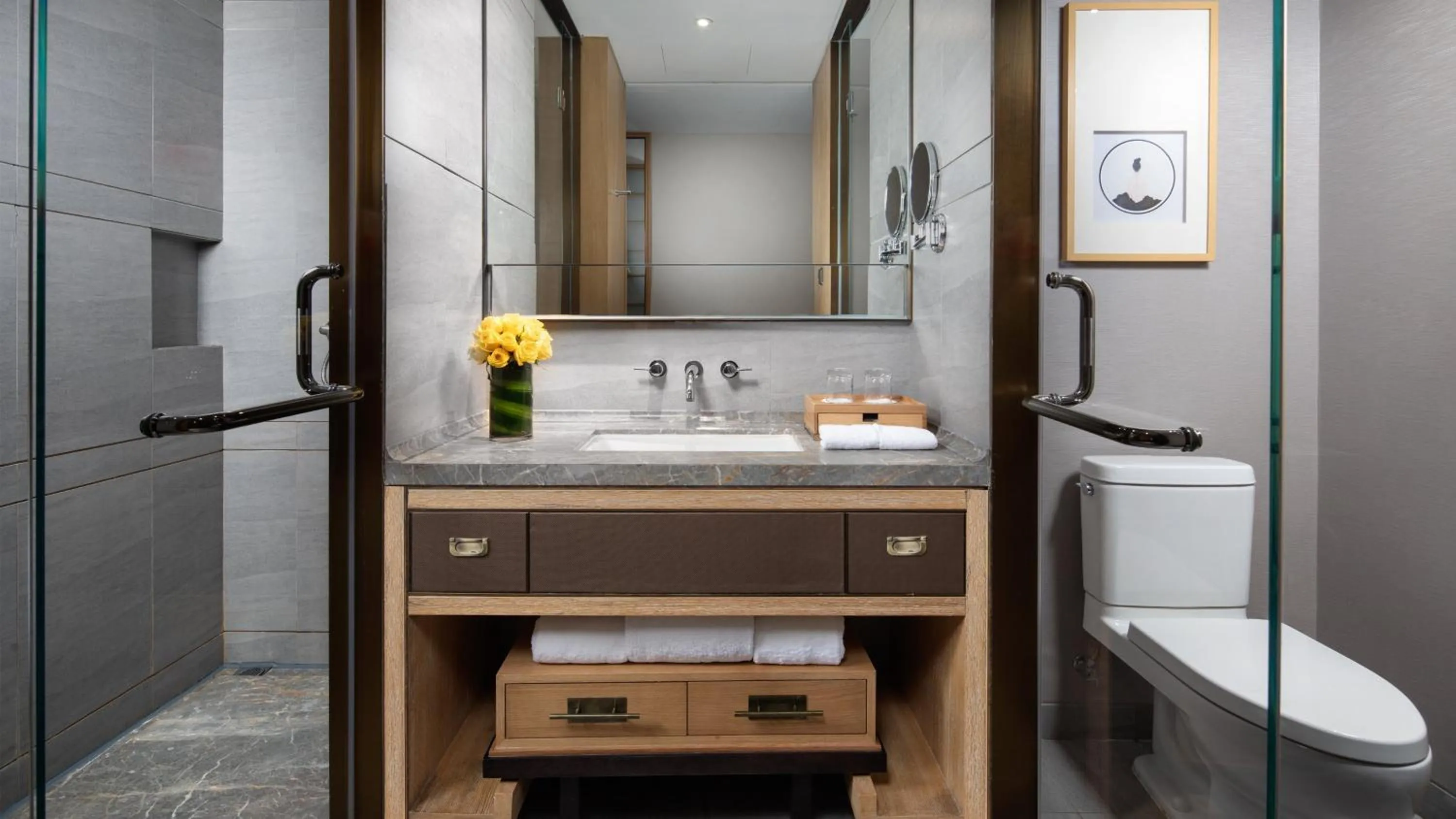 Bedroom in Holiday Inn Dalian Hot Spring by IHG