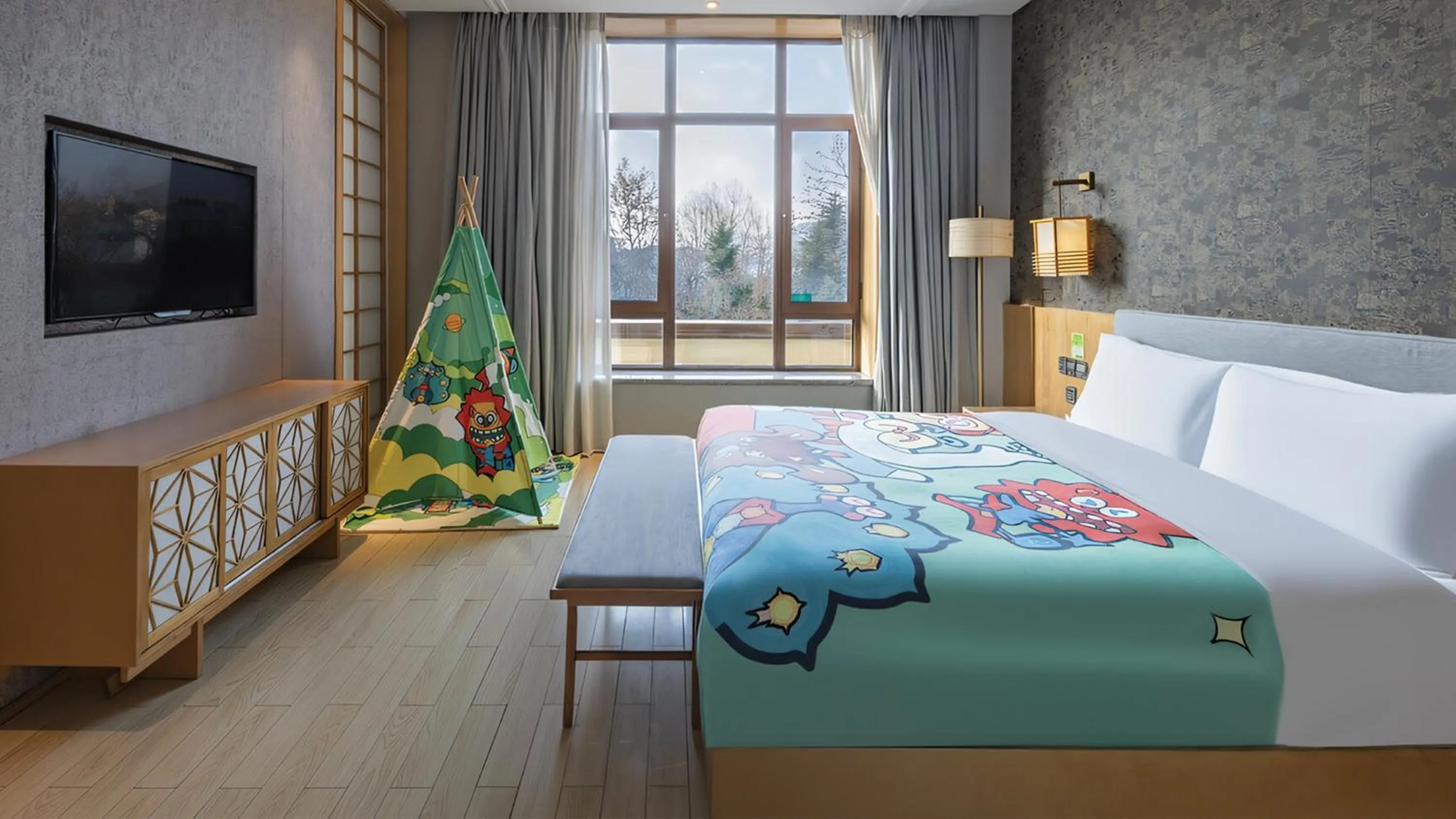 Photo of the whole room, Bed in Holiday Inn Dalian Hot Spring by IHG