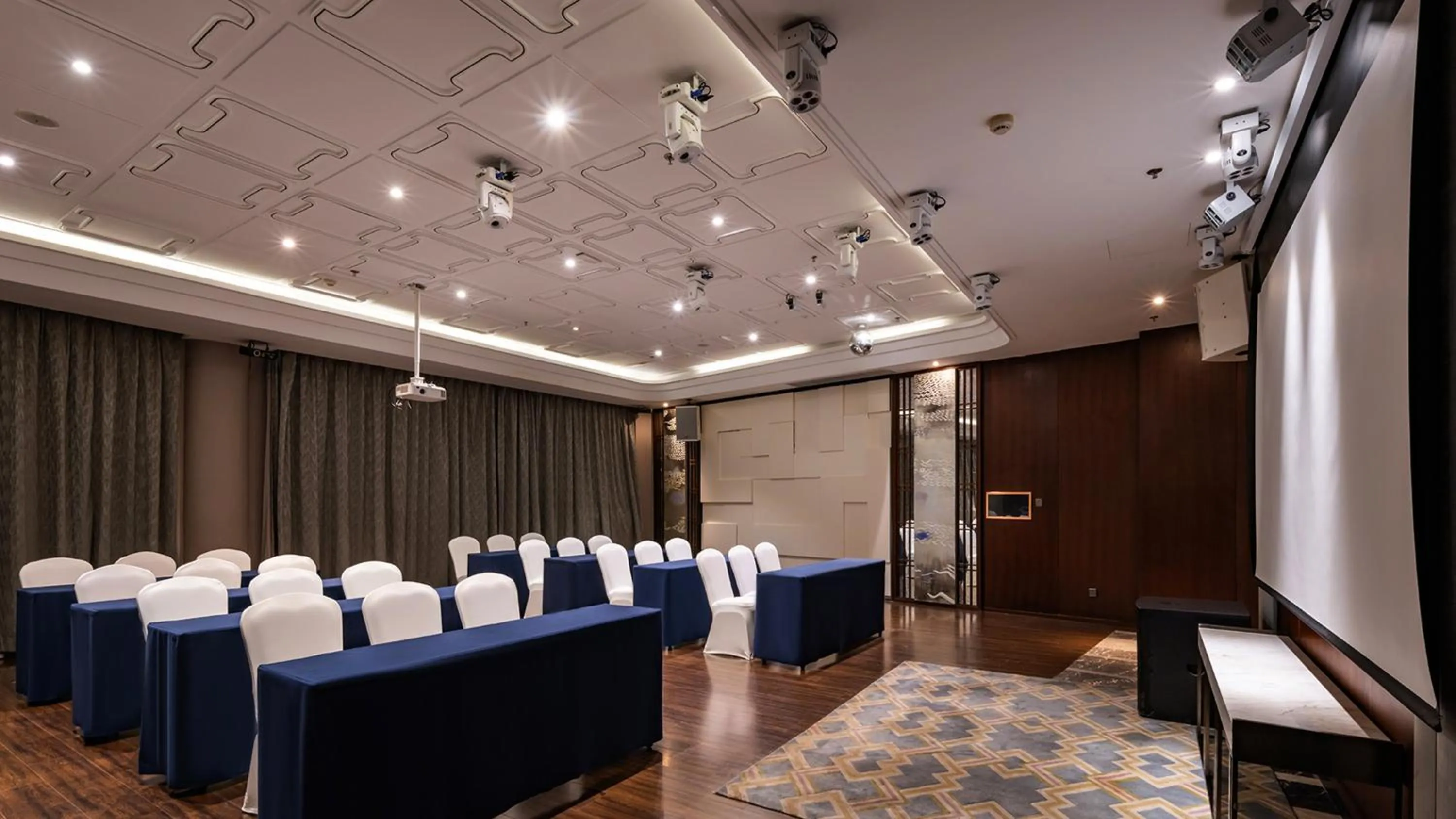 Meeting/conference room in Holiday Inn Dalian Hot Spring by IHG