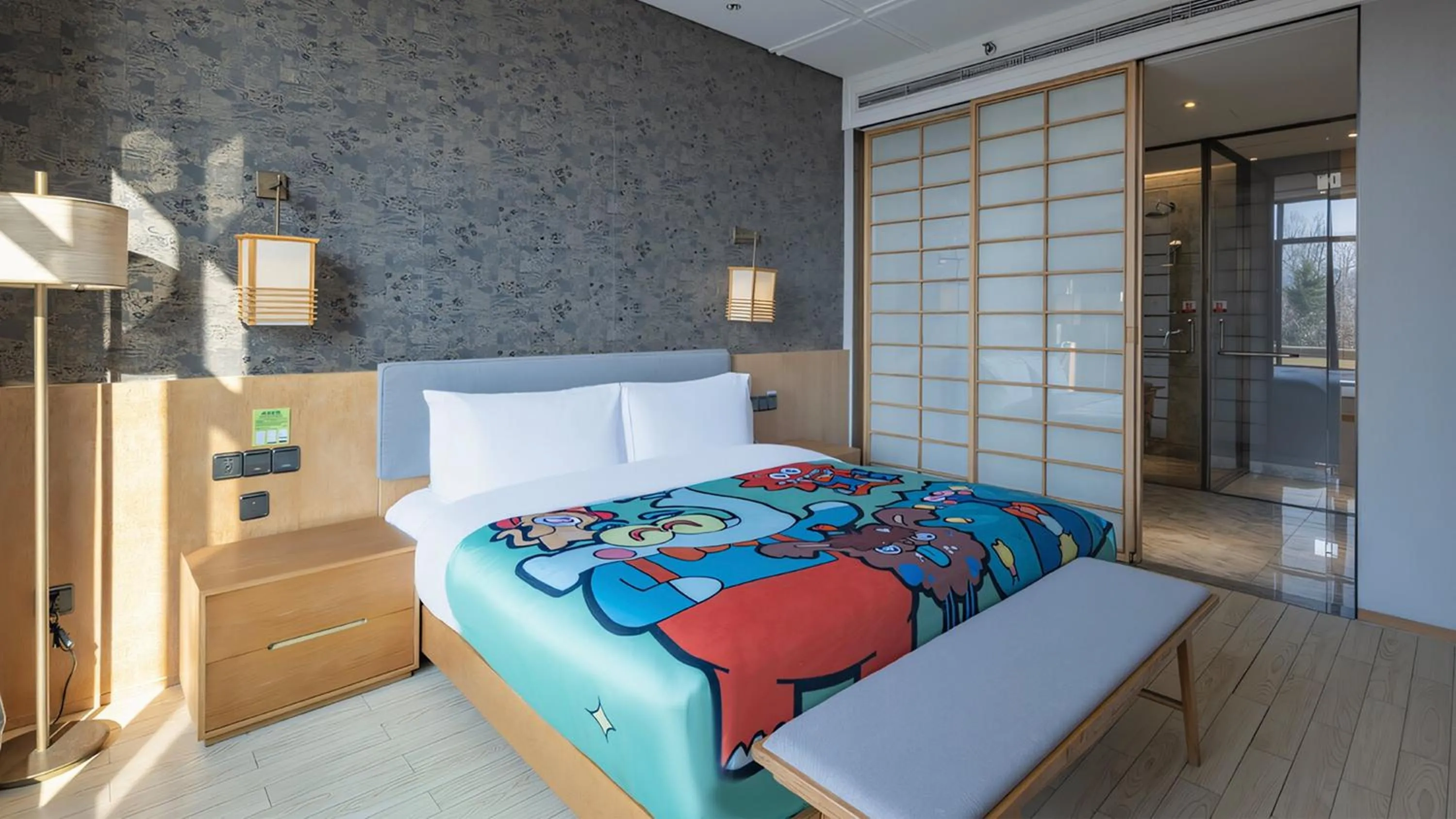 Photo of the whole room, Bed in Holiday Inn Dalian Hot Spring by IHG