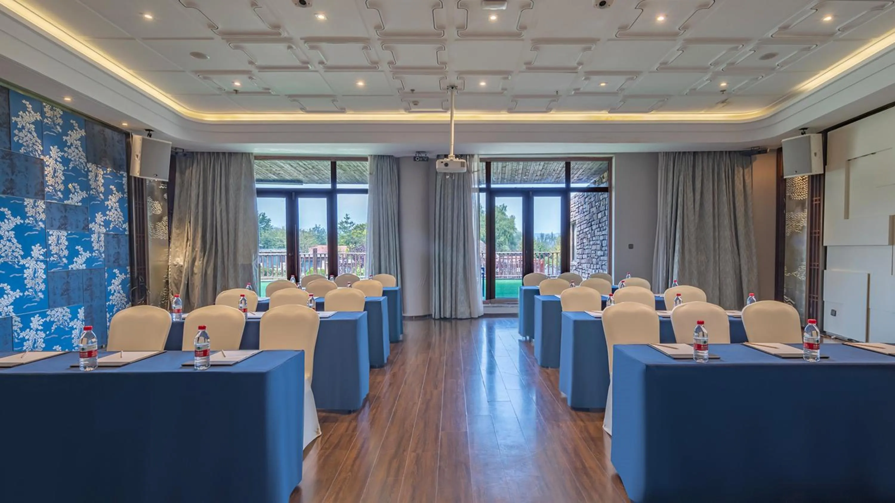Meeting/conference room in Holiday Inn Dalian Hot Spring by IHG
