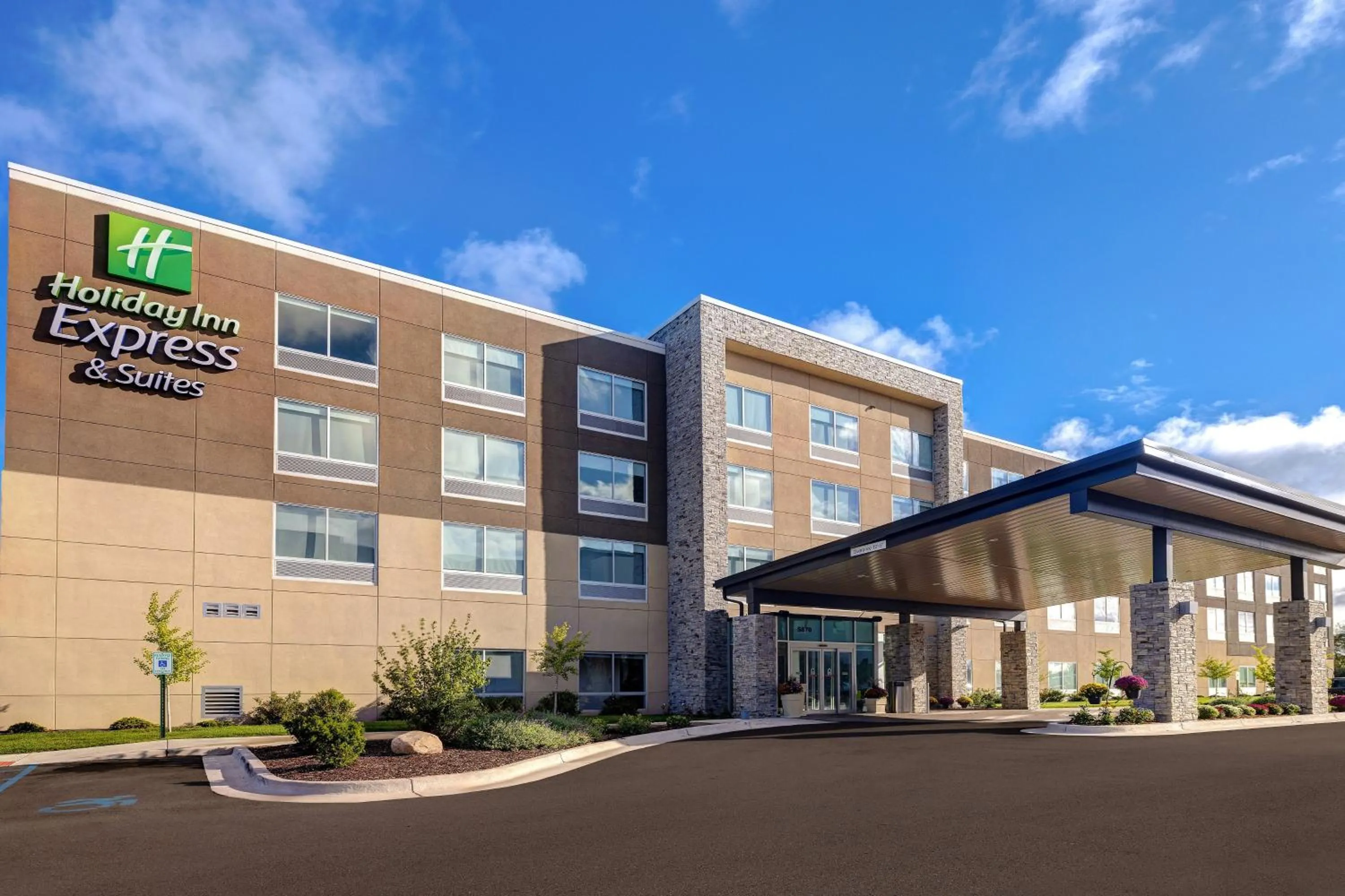 Property building in Holiday Inn Express & Suites - Grand Rapids South - Wyoming by IHG